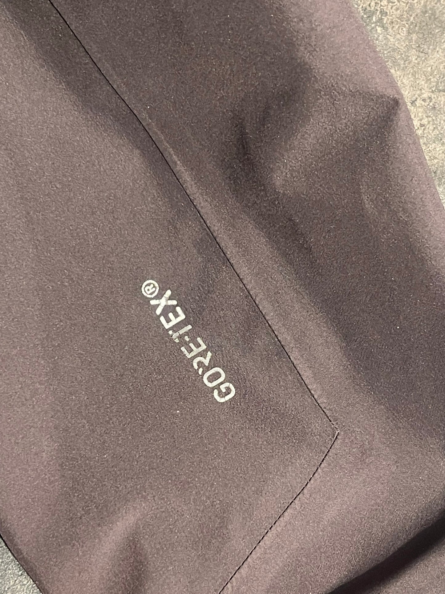 Arcteryx Regenmantel 3L Hardshell Parka (S Damen) grau