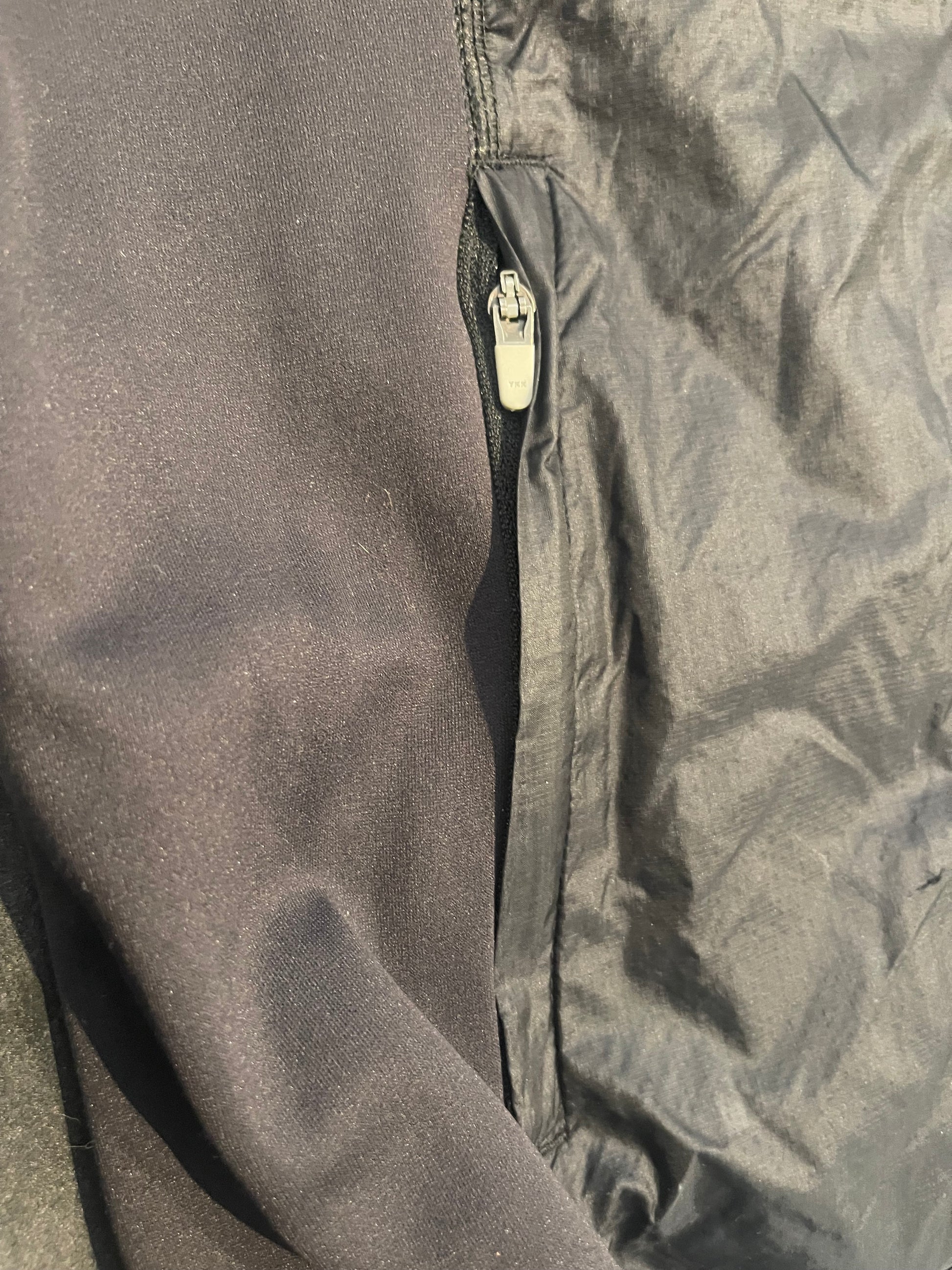 Elastische Jacke mit Brustpaneels von Marmot (S Damen) schwarz - wanderlich.com