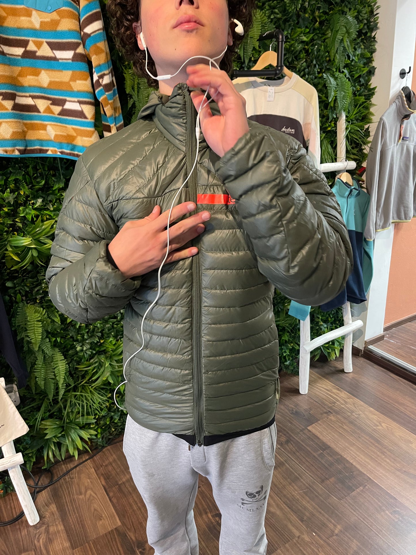 Leichte Daunen Jacke (S Herren) Adidas khaki