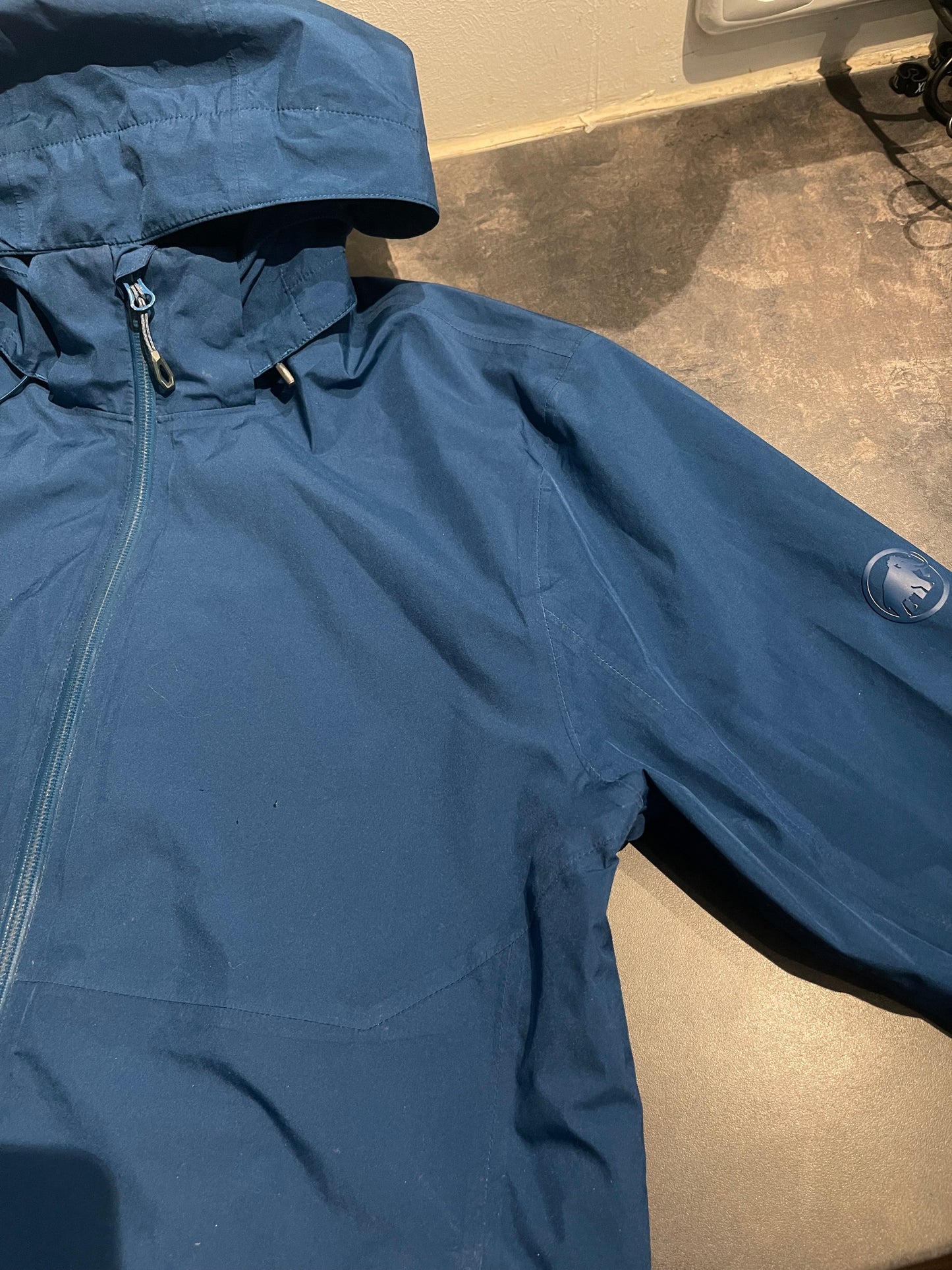 Leichte Hardshell Jacke von Mammut Goretex (L Herren) blau