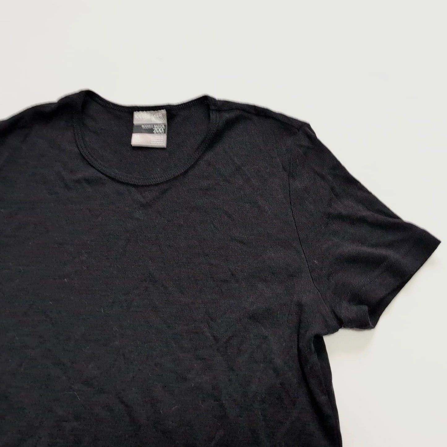 T-Shirt von Icebreaker Merino 200 (M Damen) Baselayer schwarz - wanderlich.com