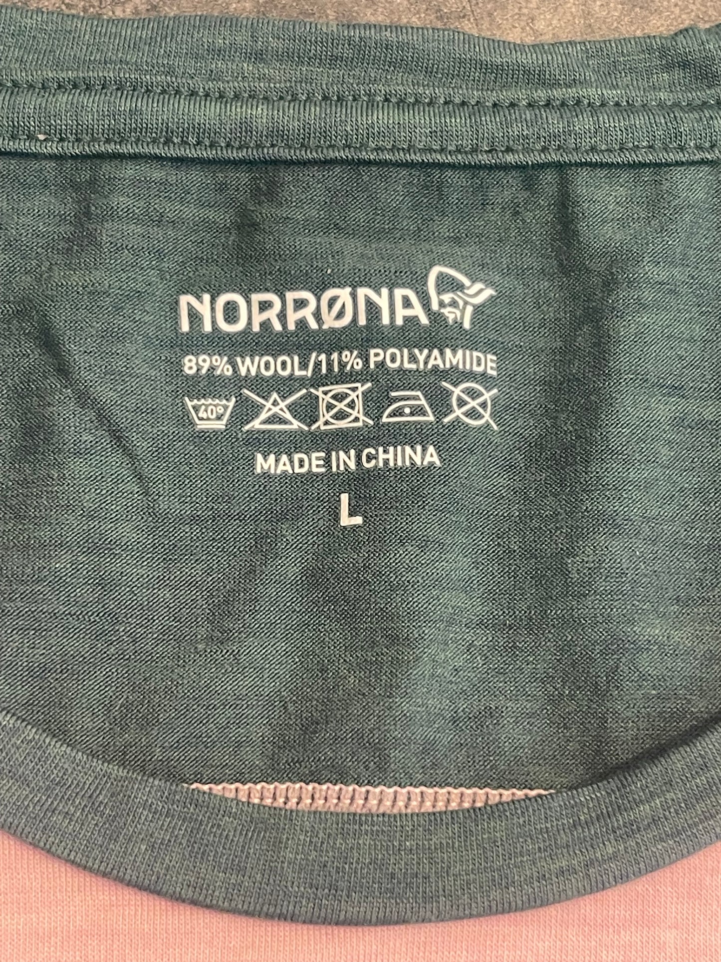 Merino T-Shirt von Norrøna (L Damen) grün rosa