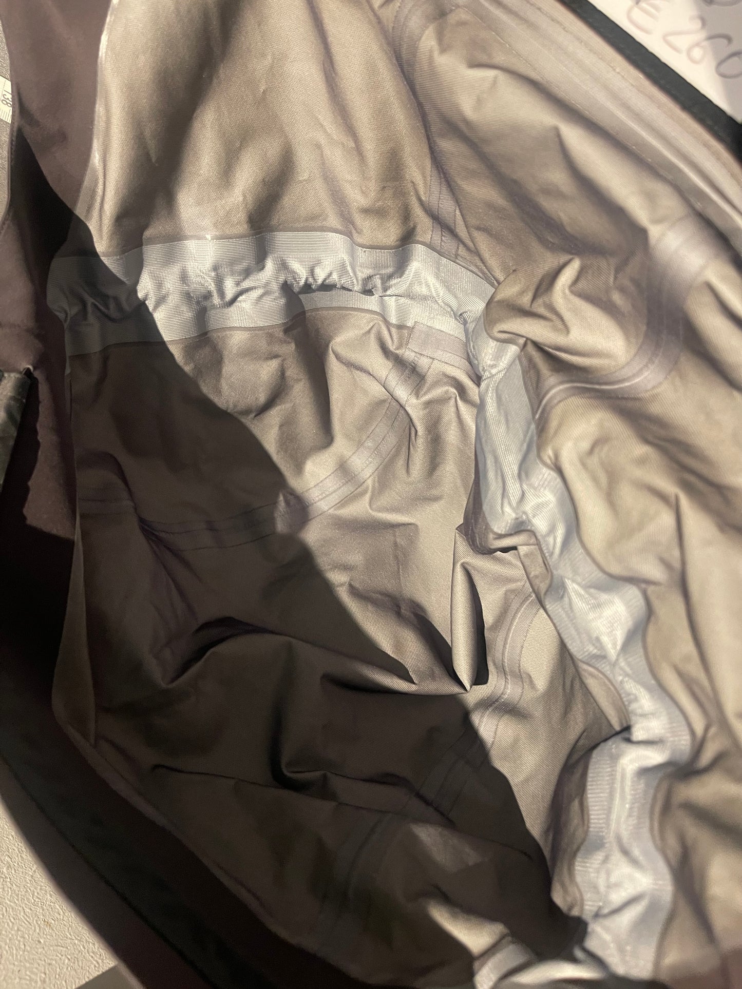 Arcteryx Regenmantel 3L Hardshell Parka (S Damen) grau