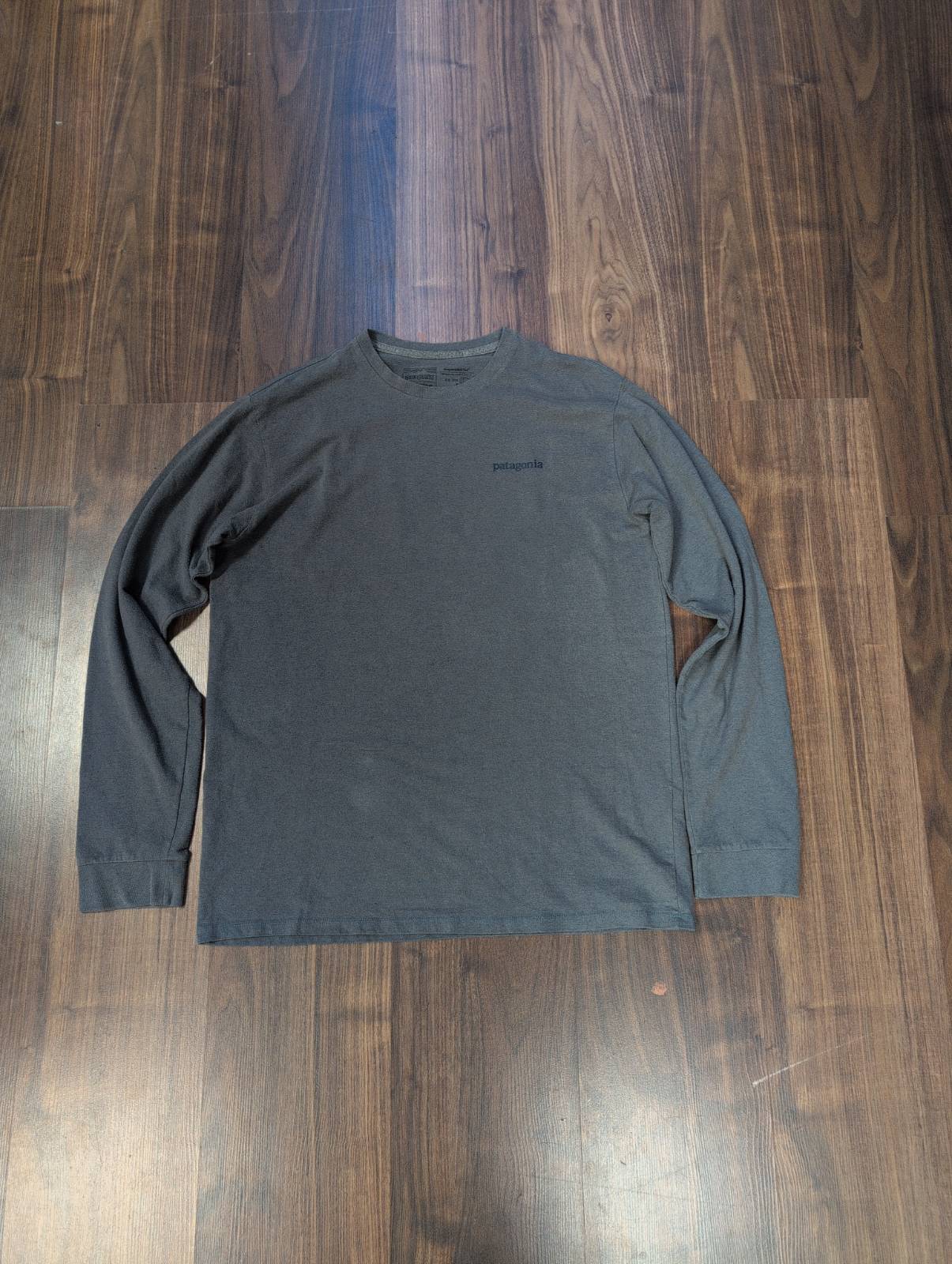 Longsleeve Patagonia (M Herren) Rückenprint Bio-Baumwolle grau