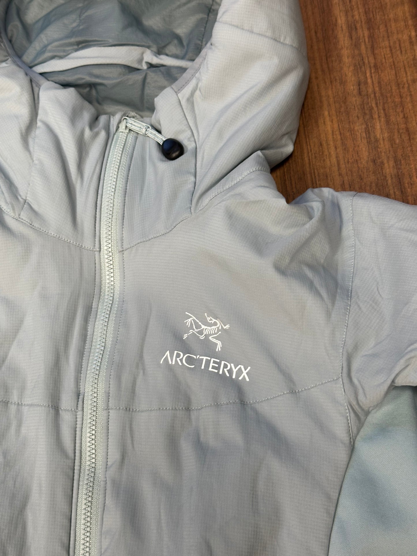 Jacke von Arcteryx Atom LT (S Damen) hellblau
