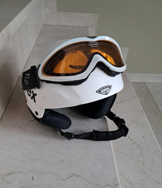Ski Helm und Brille von Uvex weiß