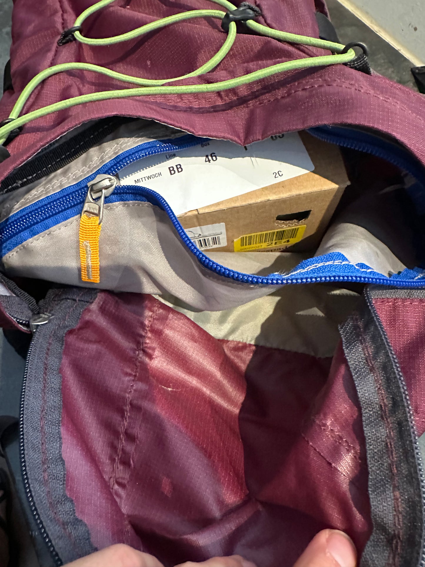 Deuter Rucksack 23 Liter Superlight beerenfarbig /Burgundy AirStripes