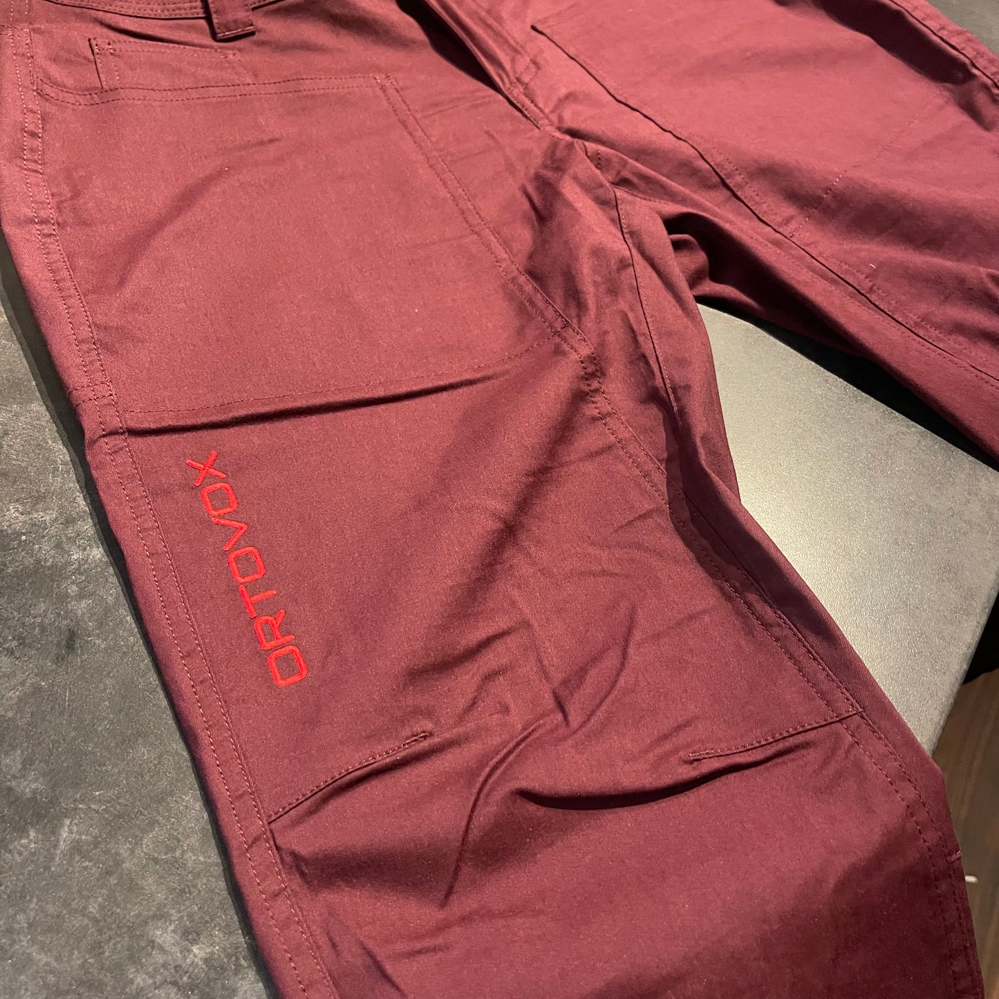 Trekking- Hose von Ortovox mit Merino (S Damen) bordeaux