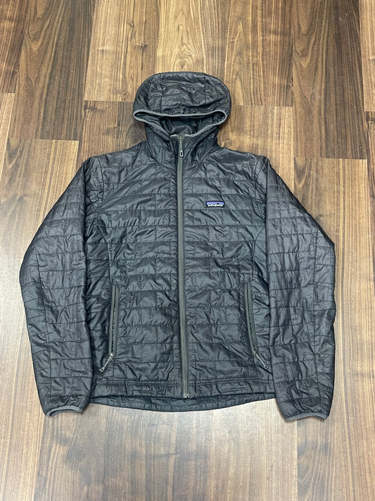 Leichte Isolations Jacke Patagonia Nano Puff (S Herren) Anthrazit