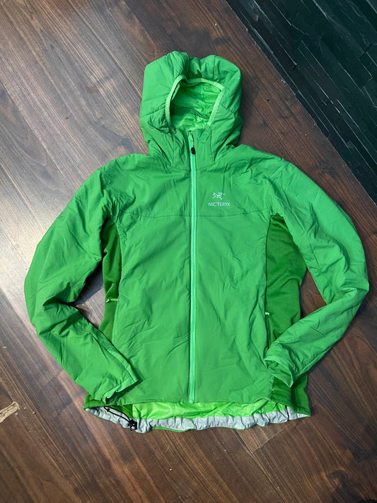 Ultraleichte gefütterte Jacke von Arcteryx Atom LT (XL Damen) grün - wanderlich.com
