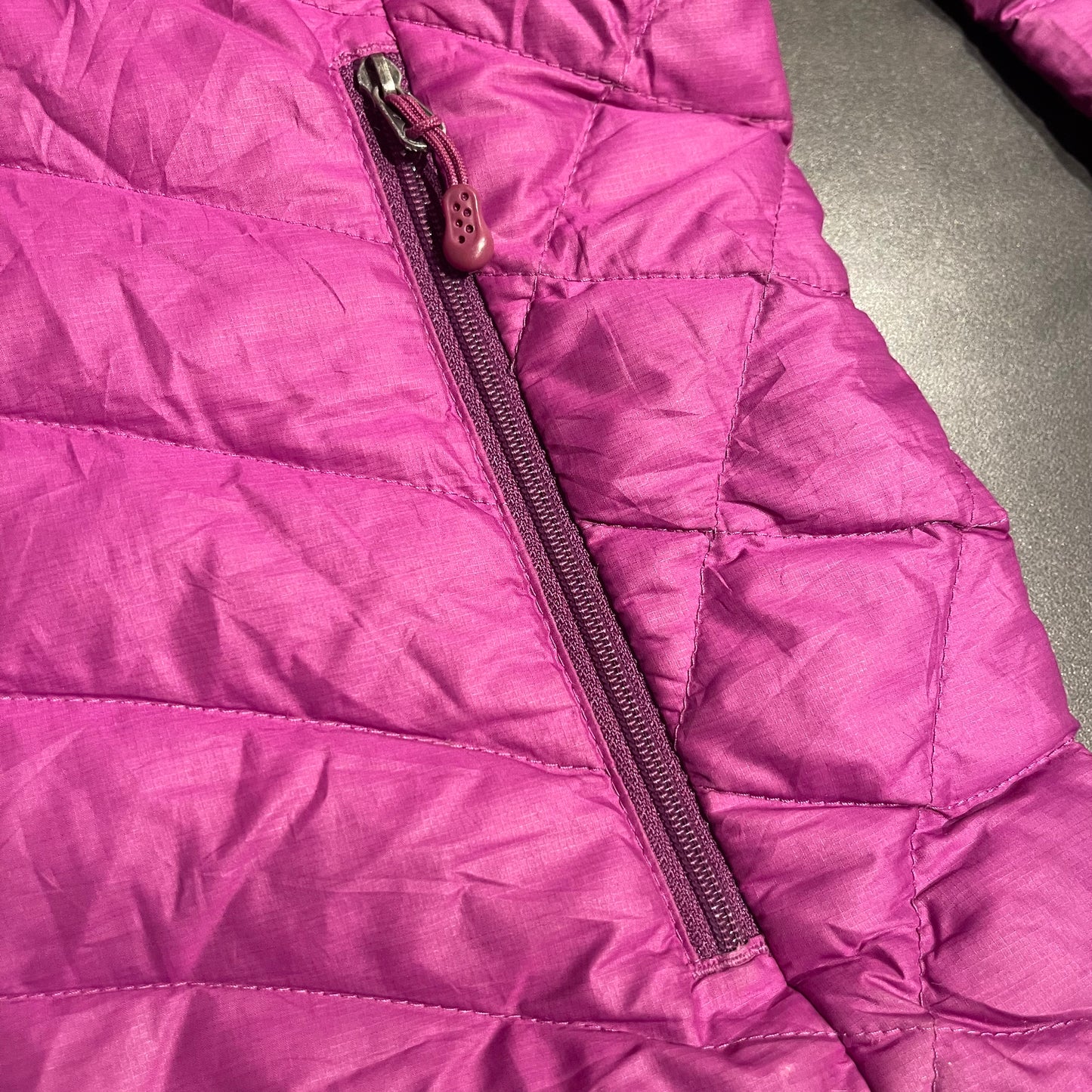 Patagonia Daunen Jacke (XS Damen) wasserabweisend Kapuze Magenta lila