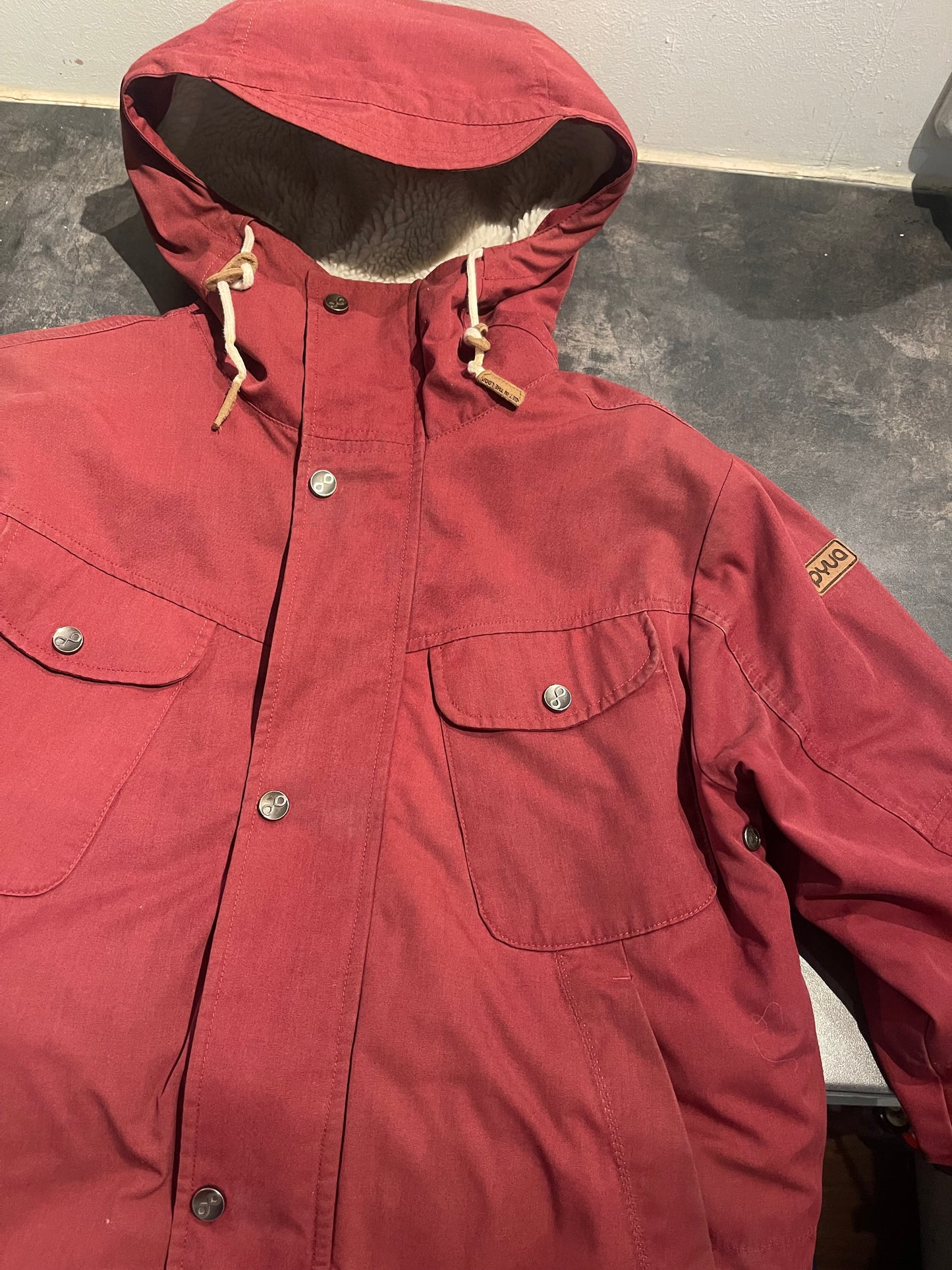 Gefütterte Jacke von Pyua (S Herren / M Damen) Parka dunkelrot - wanderlich.com