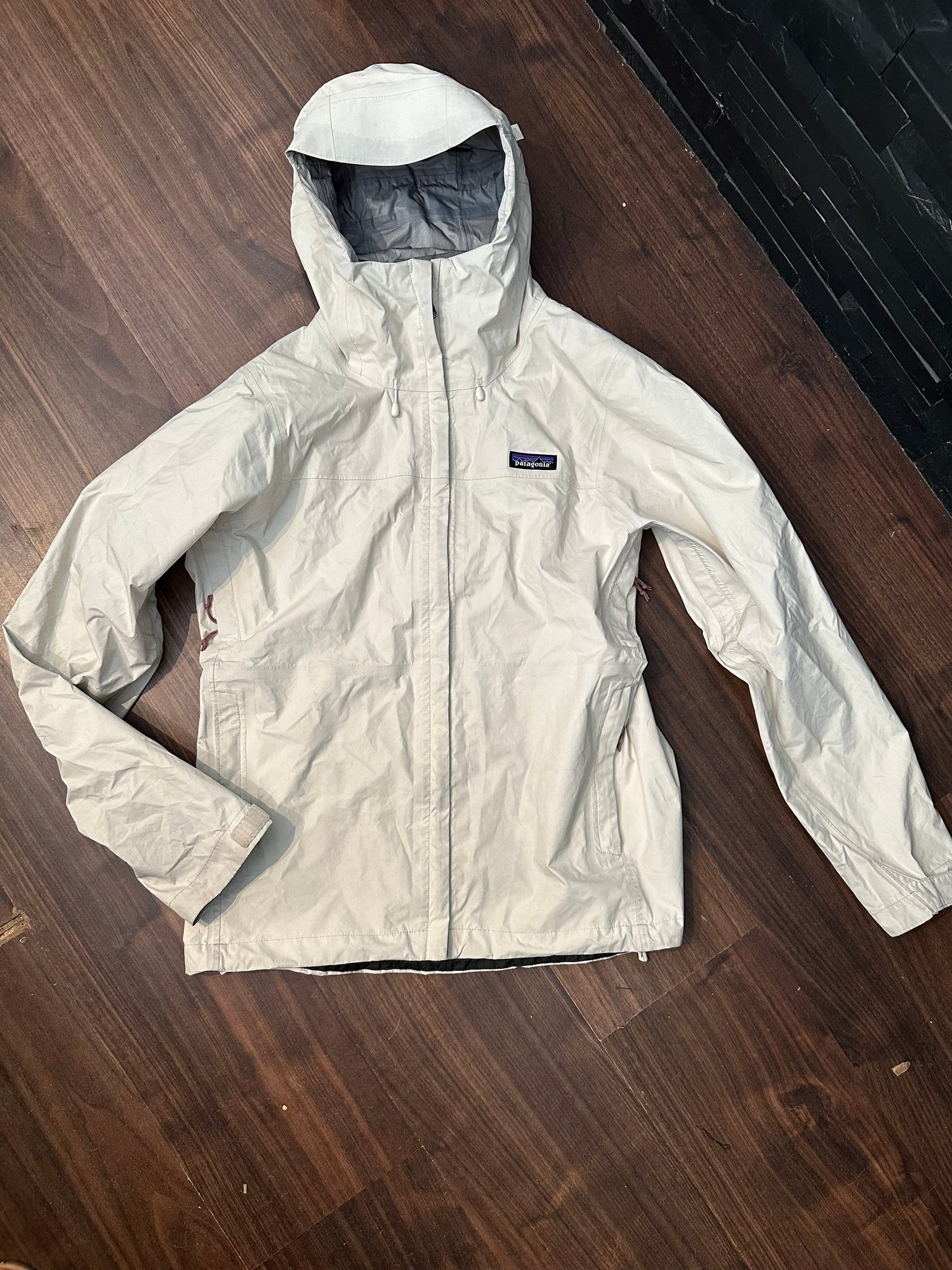 Regen Jacke von Patagonia (M Damen) Torrent Shell weiß