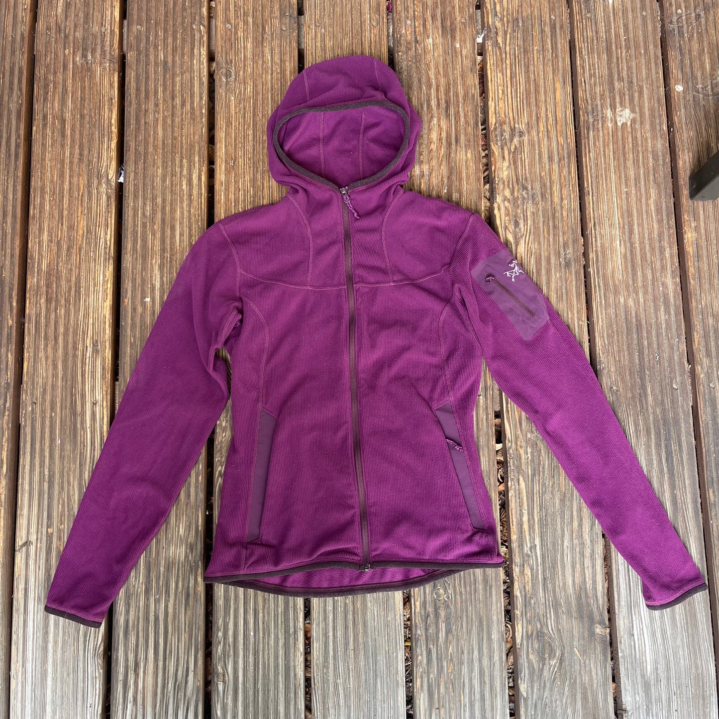 Fleece Jacke von Arcteryx (M Damen) Hoodie Cord Optik lila