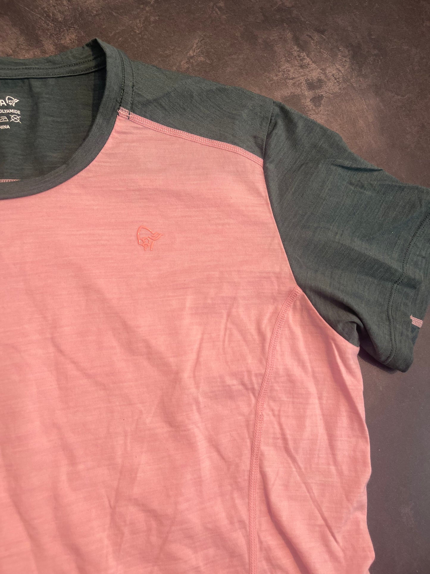 Merino T-Shirt von Norrøna (L Damen) grün rosa