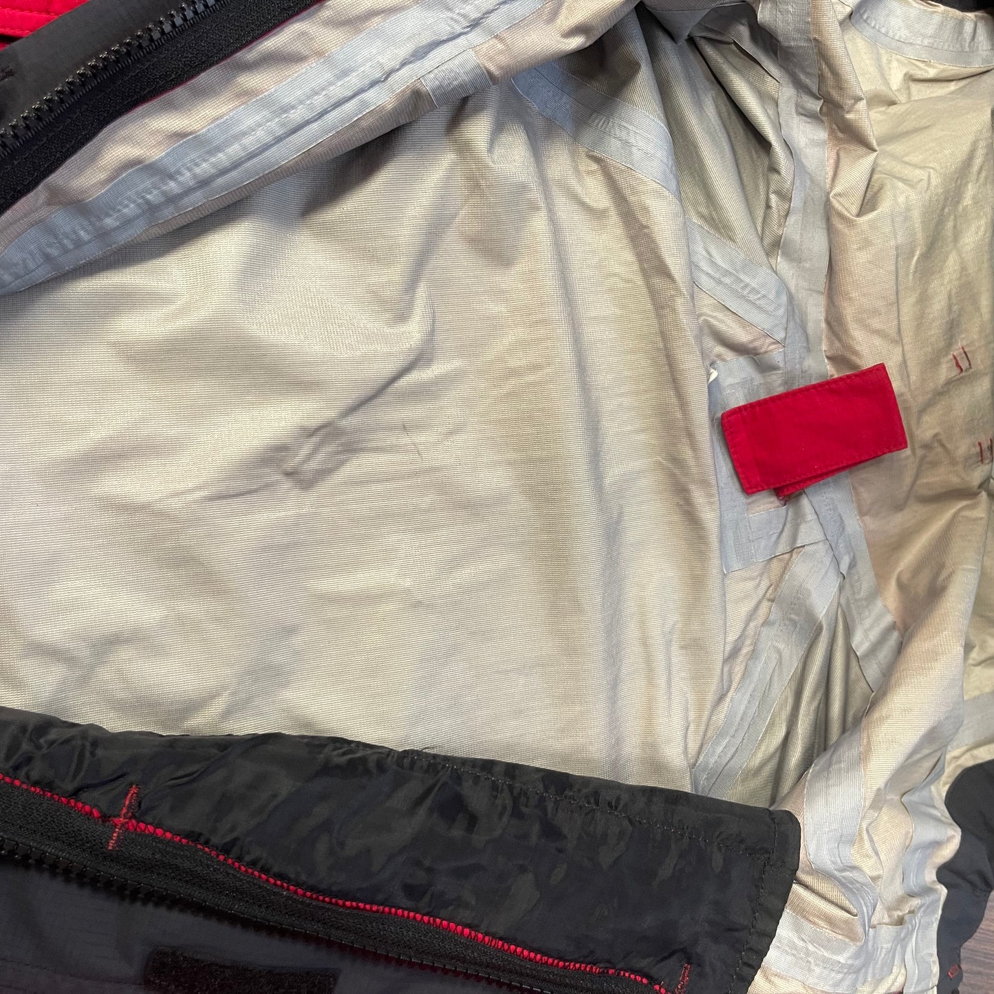 Regen Jacke von Mountain Equipment (S Herren) Gore-Tex® XCR rot schwarz