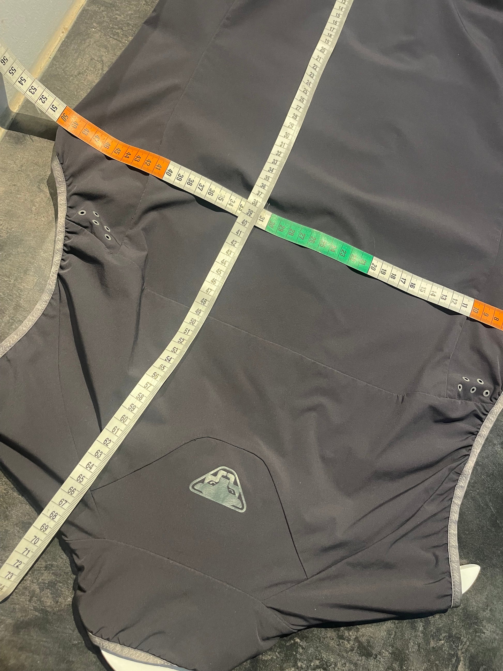 Leichte Wind Weste von Dynafit (M / L Damen) Laufweste Anthrazit - wanderlich.com