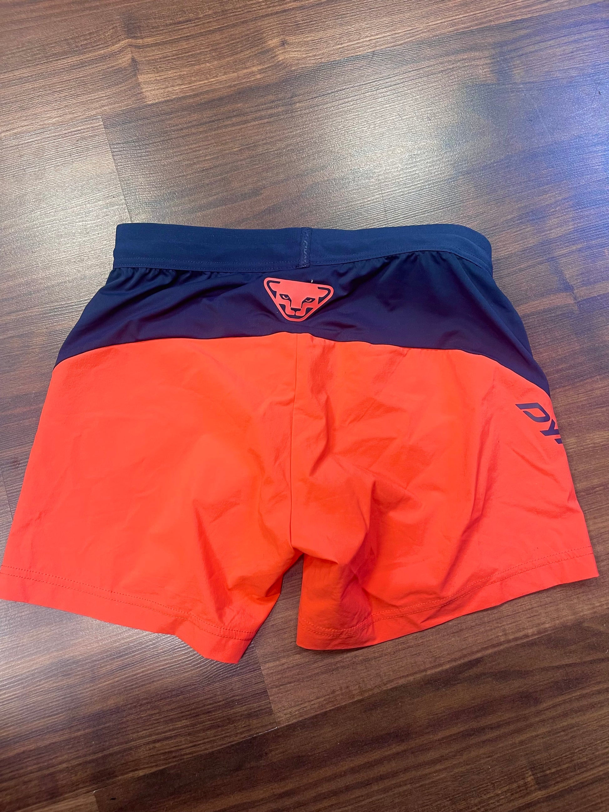 Lauf Shorts von Dynafit (S Damen) neon rot - wanderlich.com