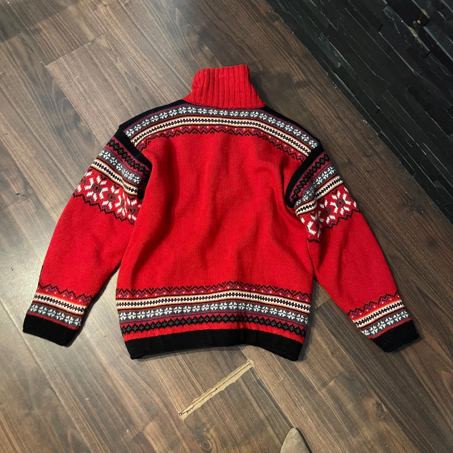 2-lagiger Woll-Pullover (S Unisex) mit Windstopper Membrane rot-schwarz