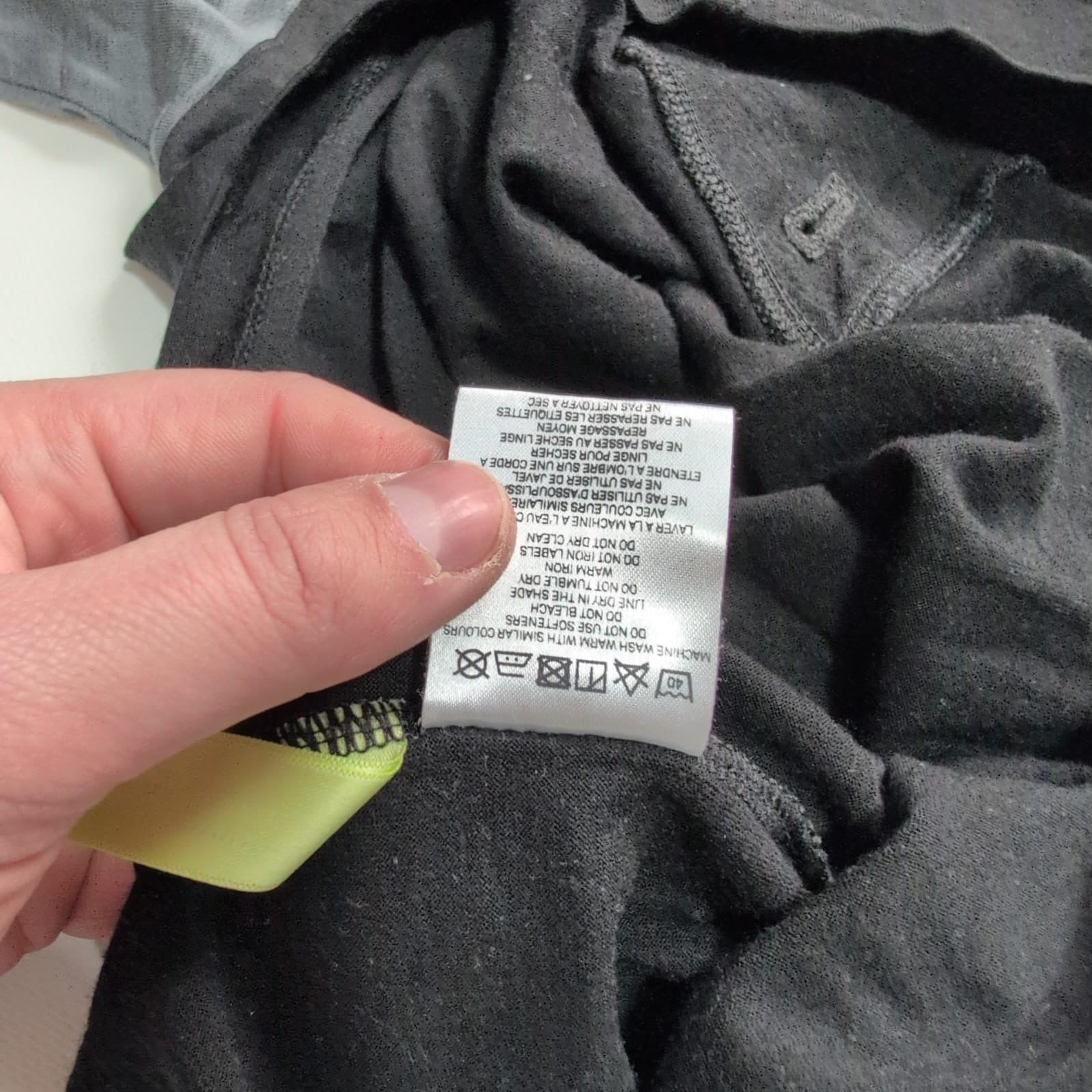 Longsleeve von Icebreaker Merino 200 (S Herren) grau schwarz - wanderlich.com