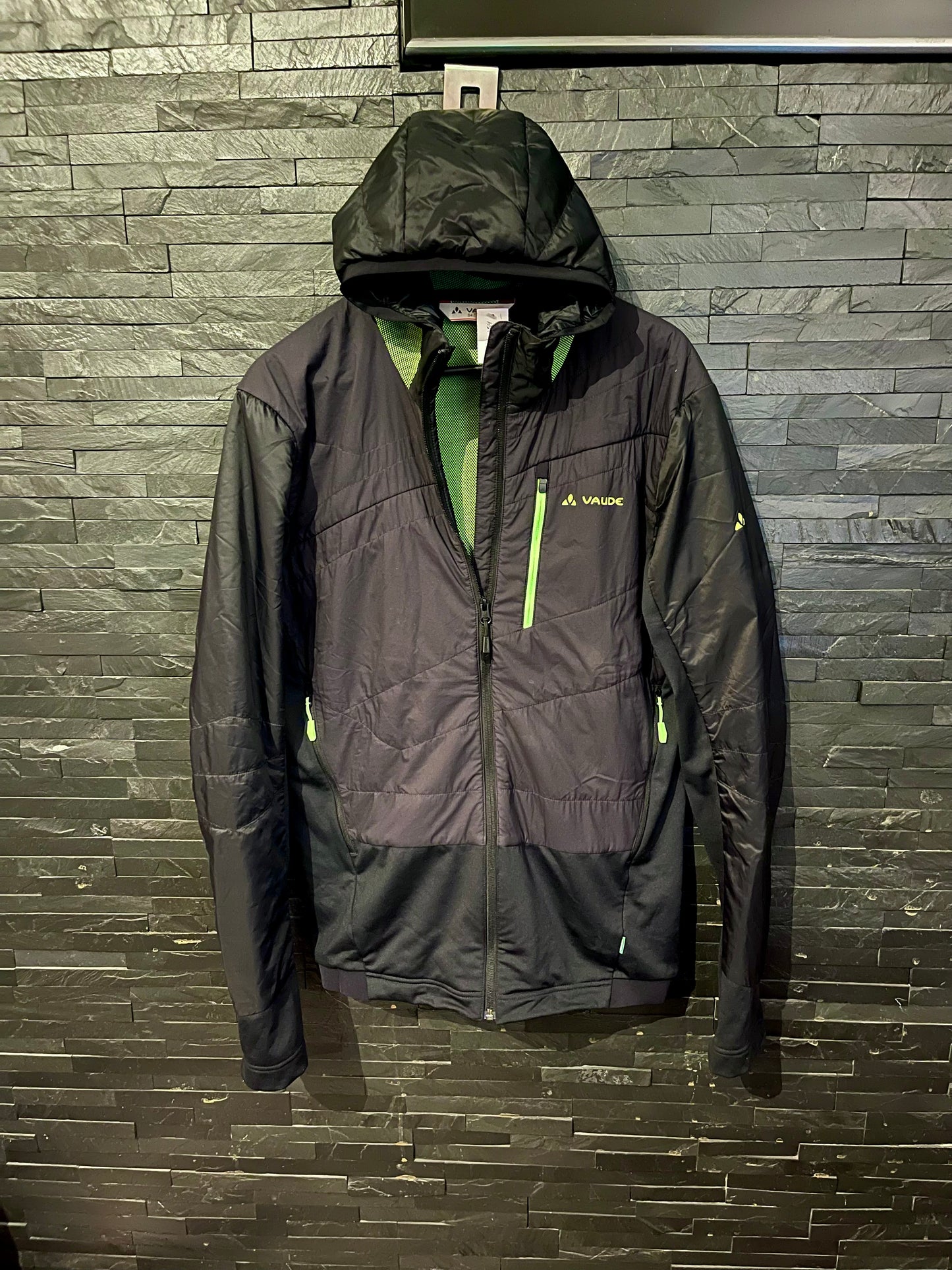 Primaloft Jacke von Vaude (Herren XL/ 54 ) Kapuzenjacke schwarz