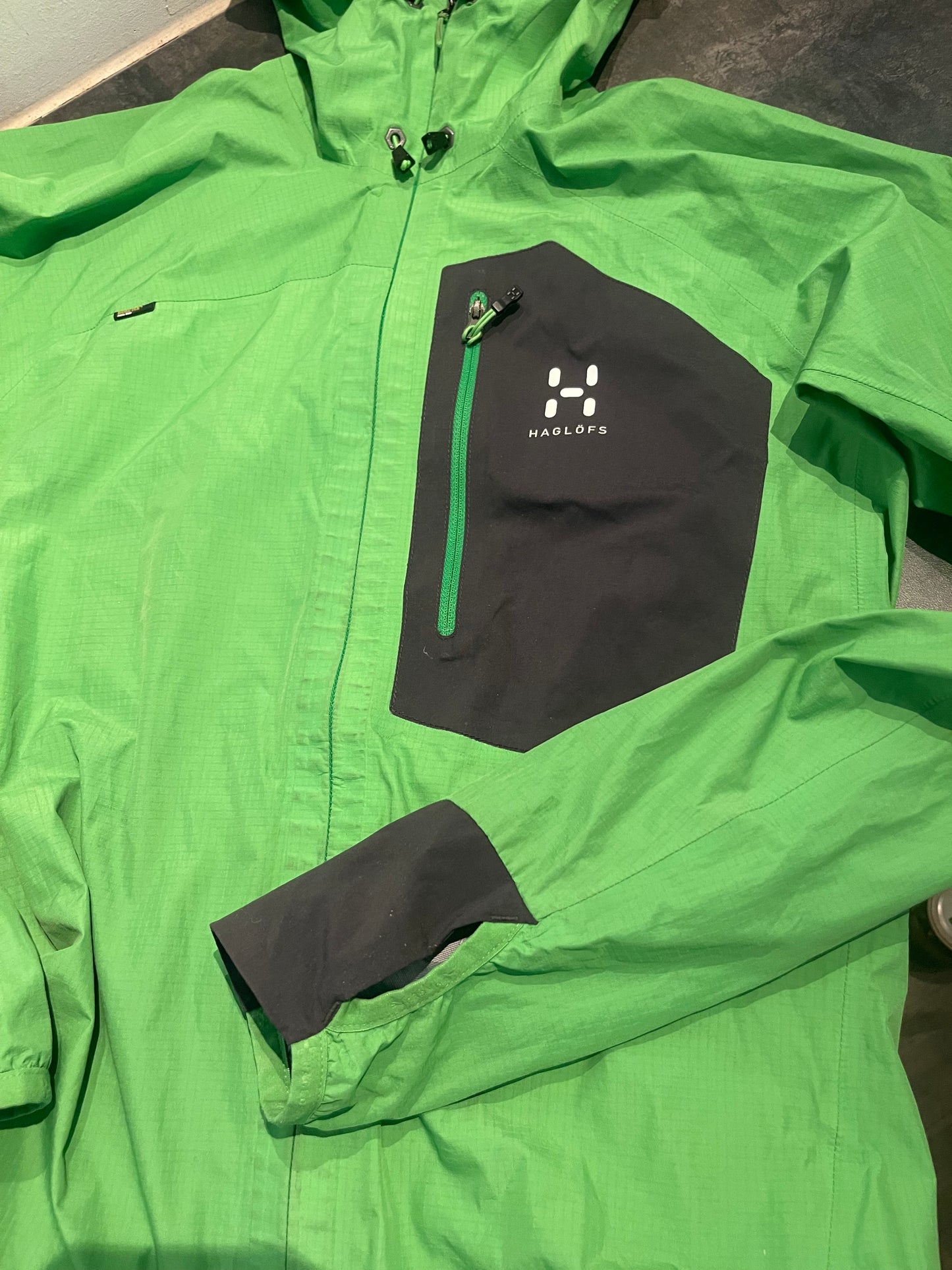 Ultraleichte Regen Jacke von Haglöfs (M Herren) Goretex grün - wanderlich.com
