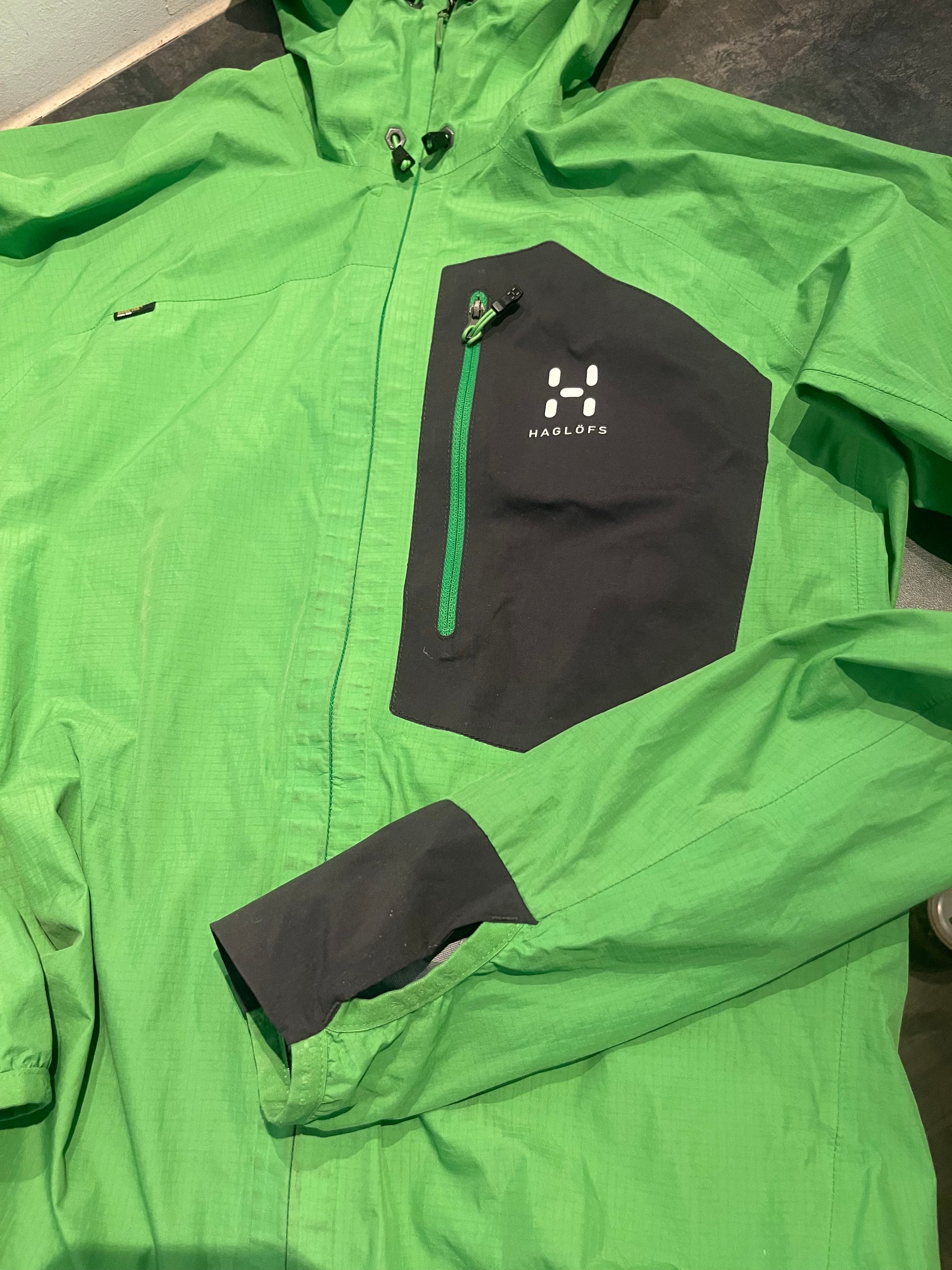 Ultraleichte Regen Jacke von Haglöfs (M Herren) Goretex grün - wanderlich.com