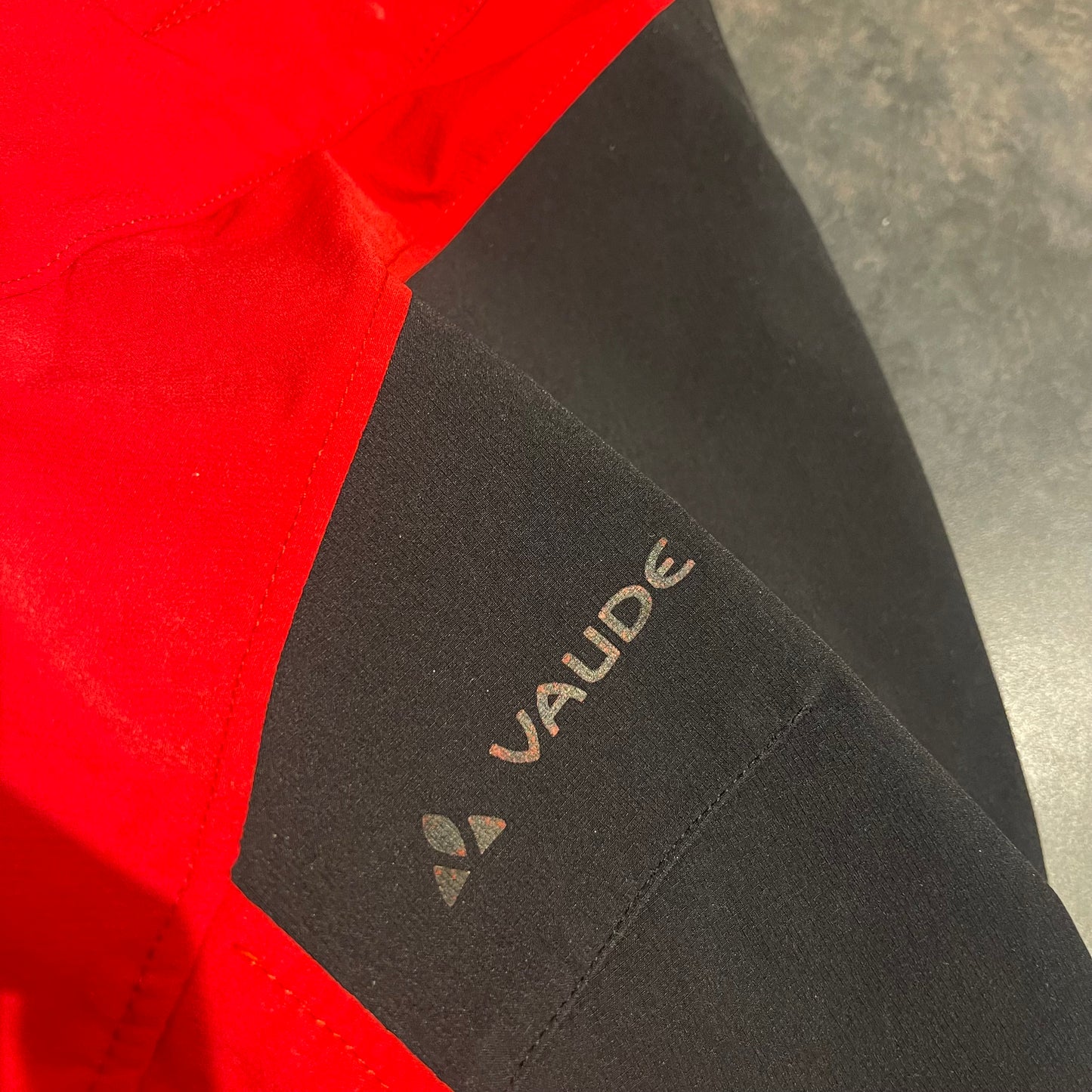 Zip Off Hose von Vaude (M: 48 Herren) Softshell 2in1 rot schwarz