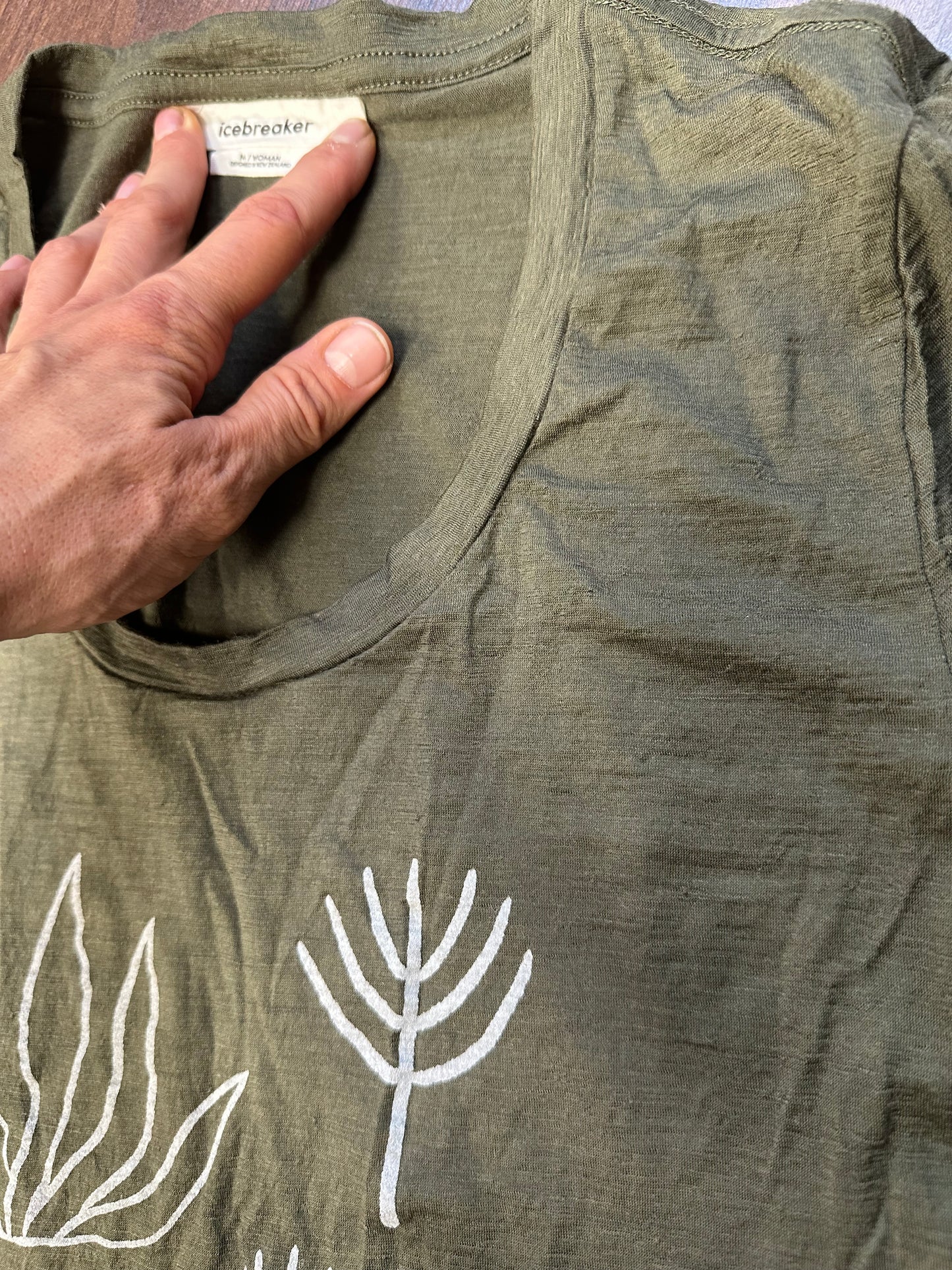 T-Shirt von Icebreaker Merino (M Damen) khaki mit Print