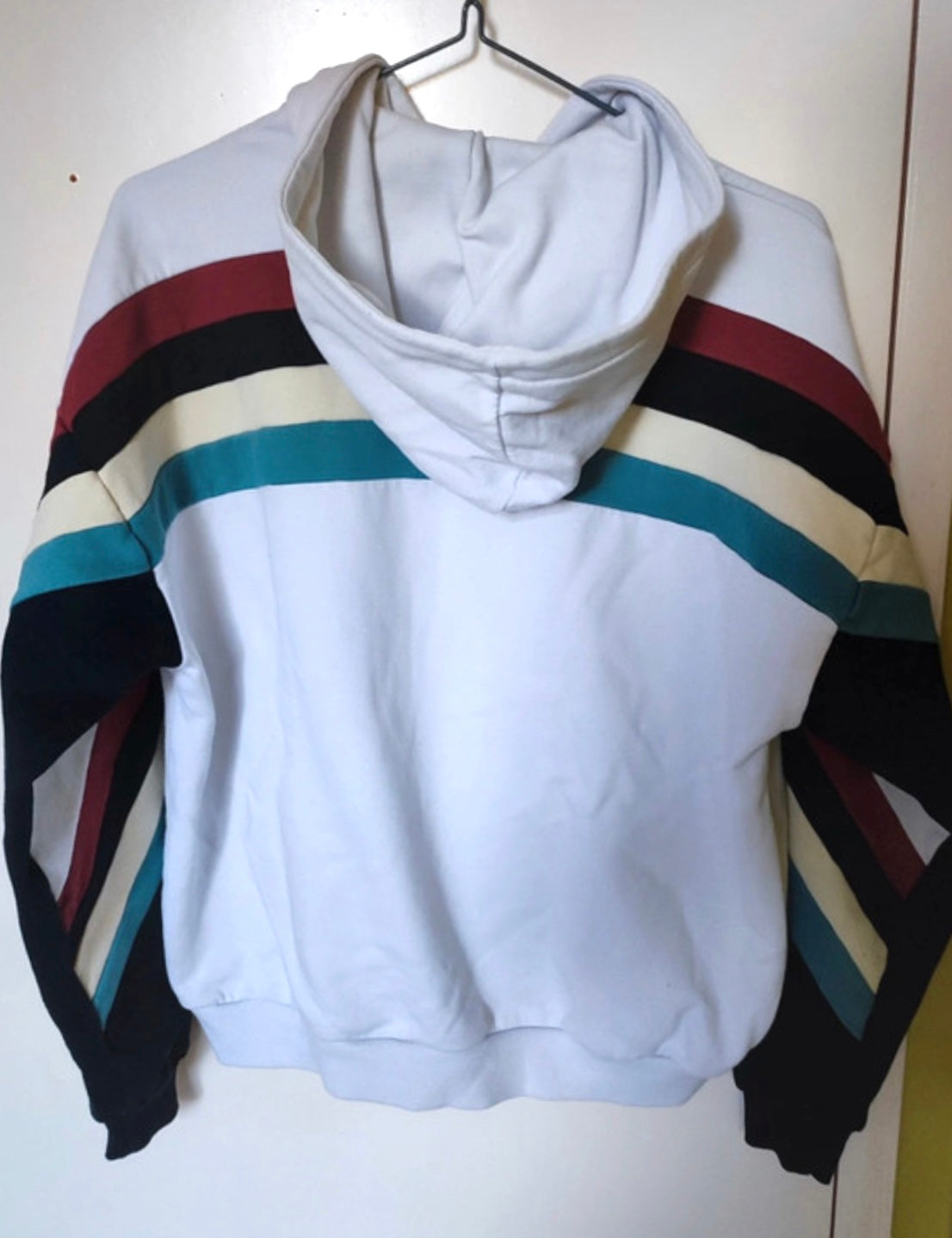 Hoodie von Kaotiko in Größe XS / S weiß schwarz bunt