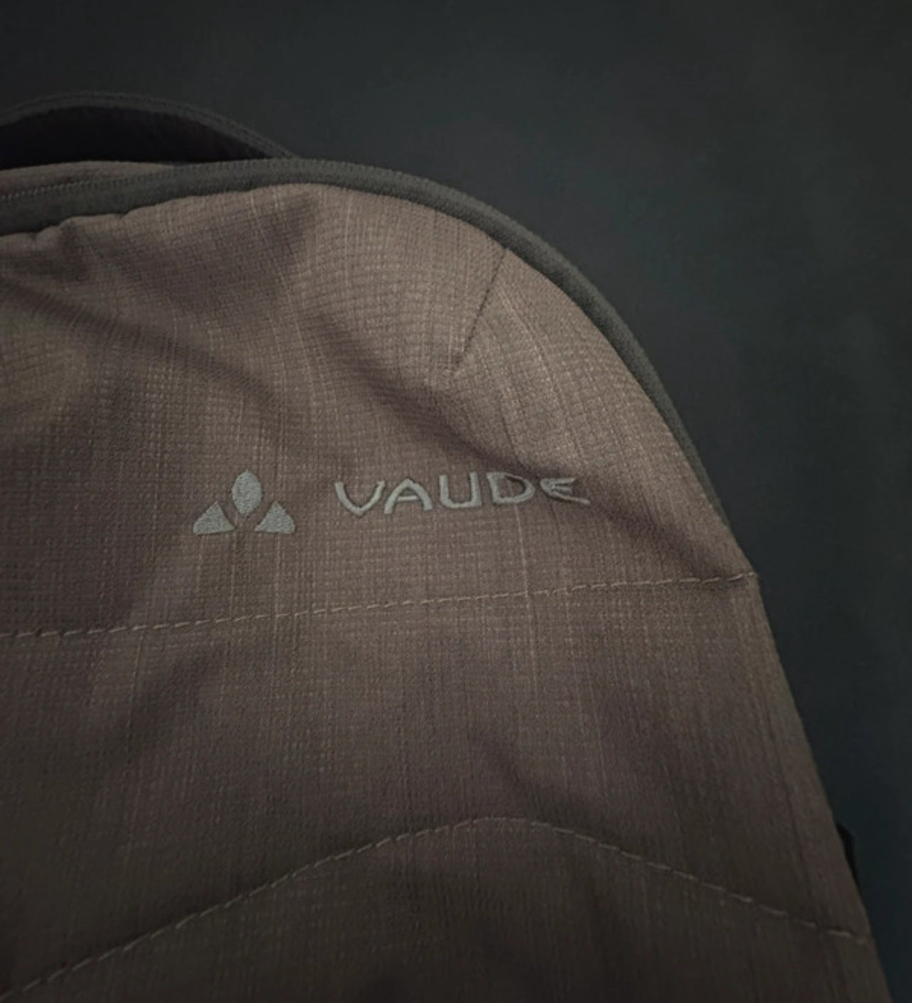 Kleiner Vaude Rucksack Daypack dunkelgrau