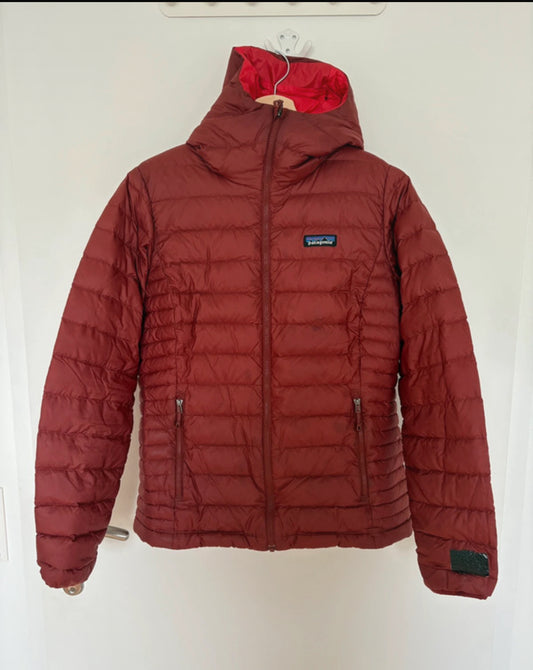 Patagonia Daunen Jacke (M Damen) Isolation Bordeaux rot