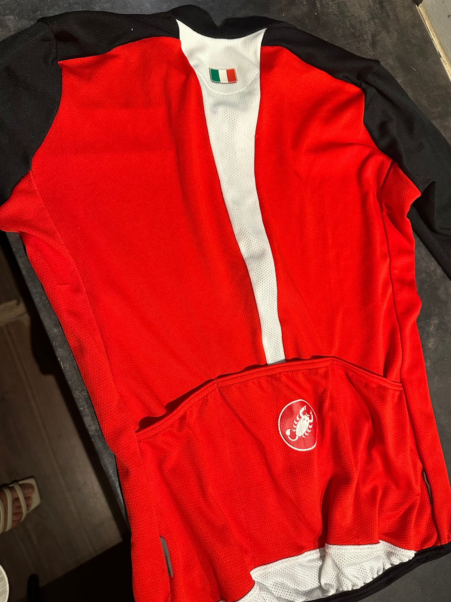Full Zip Radtrikot von Castelli (S Herren /M-L Damen) rot schwarz