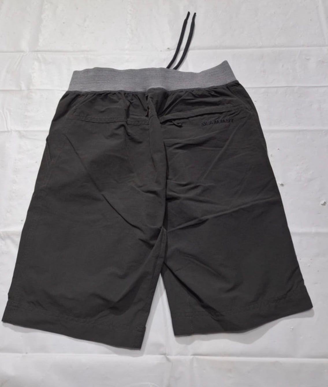 Kurze Wanderhose Mammut (XS Damen) Shorts Anthrazit - wanderlich.com