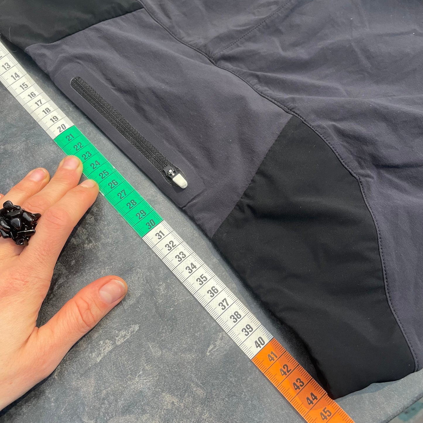 Ultraleichte Kurze Hose von ON (XL Herren) Lauf Shorts schwarz