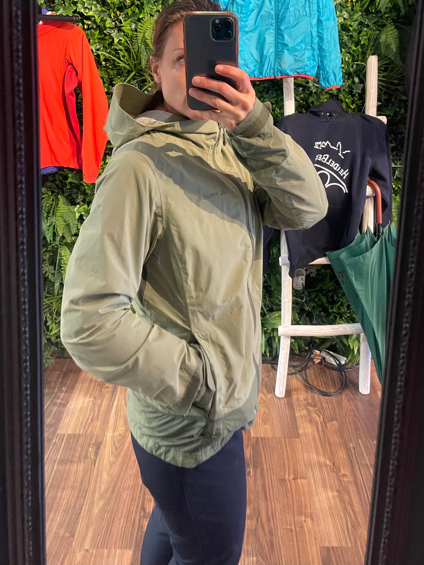 Regen Jacke von Vaude (M Damen) Hardshell grün