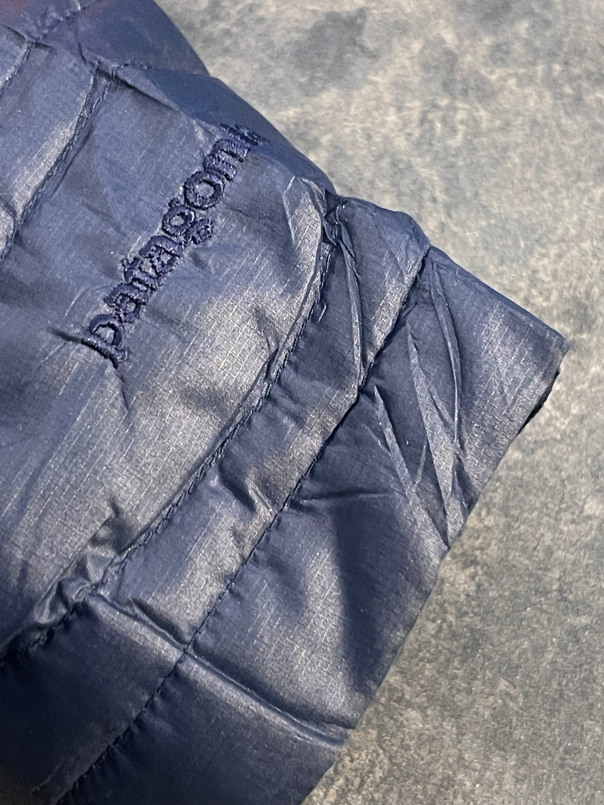 Daunen Mantel Patagonia (M Damen) Isolation Steppmantel dunkelblau - wanderlich.com