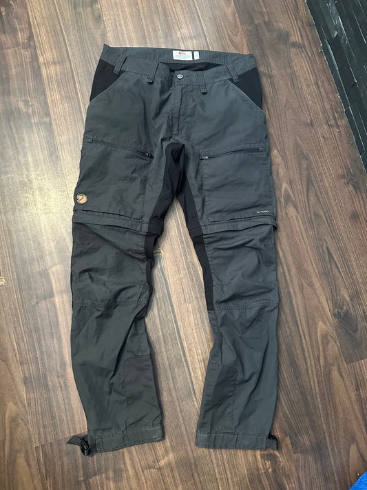 Zip Off 2in1 Hose von Fjällräven (M Herren) Anthrazit