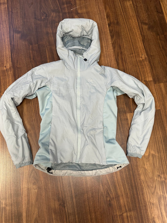 Jacke von Arcteryx Atom LT (S Damen) hellblau