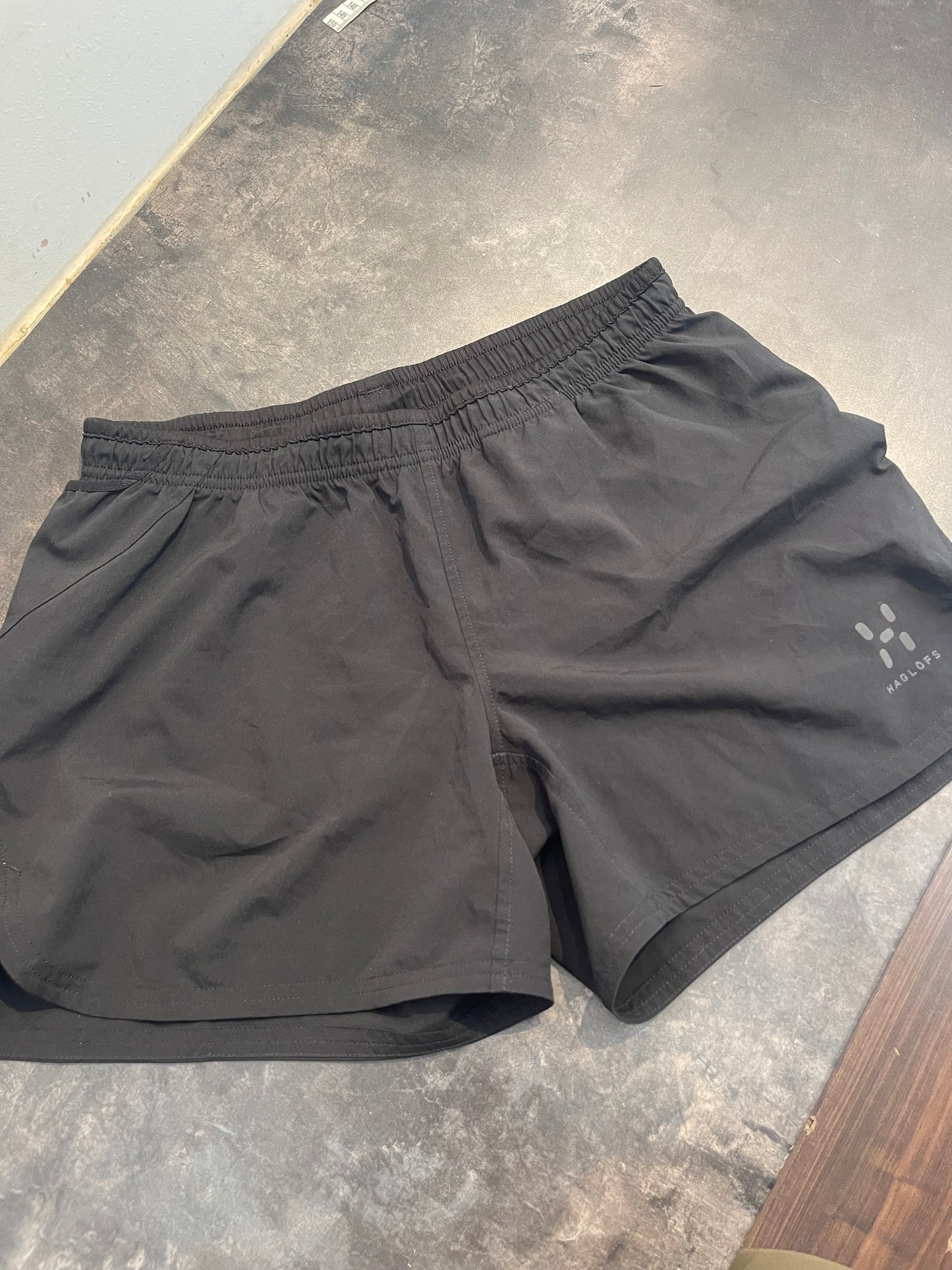 Ultraleichte Lauf Shorts von Haglöfs (M Damen) schwarz - wanderlich.com