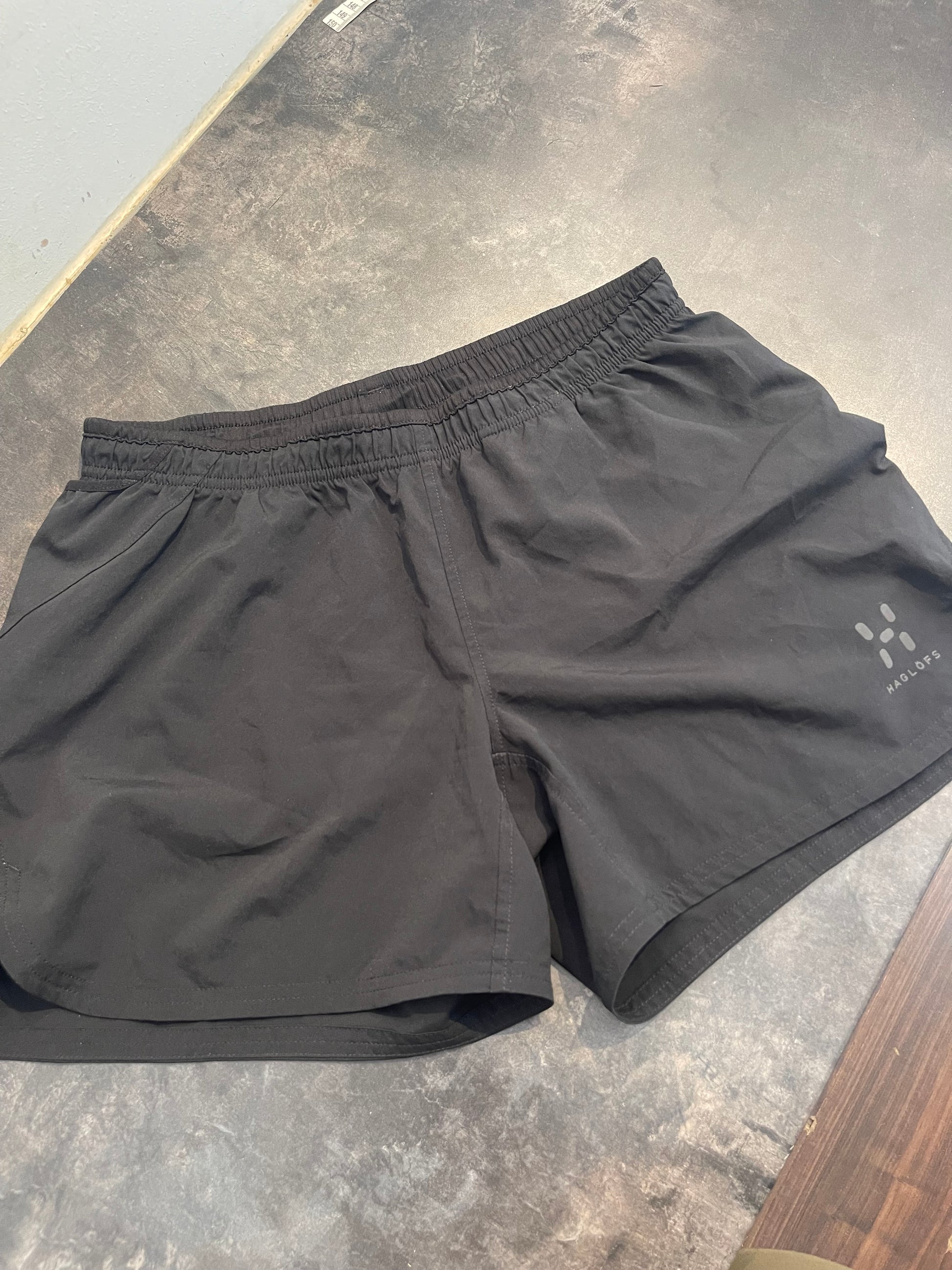 Ultraleichte Lauf Shorts von Haglöfs (M Damen) schwarz - wanderlich.com