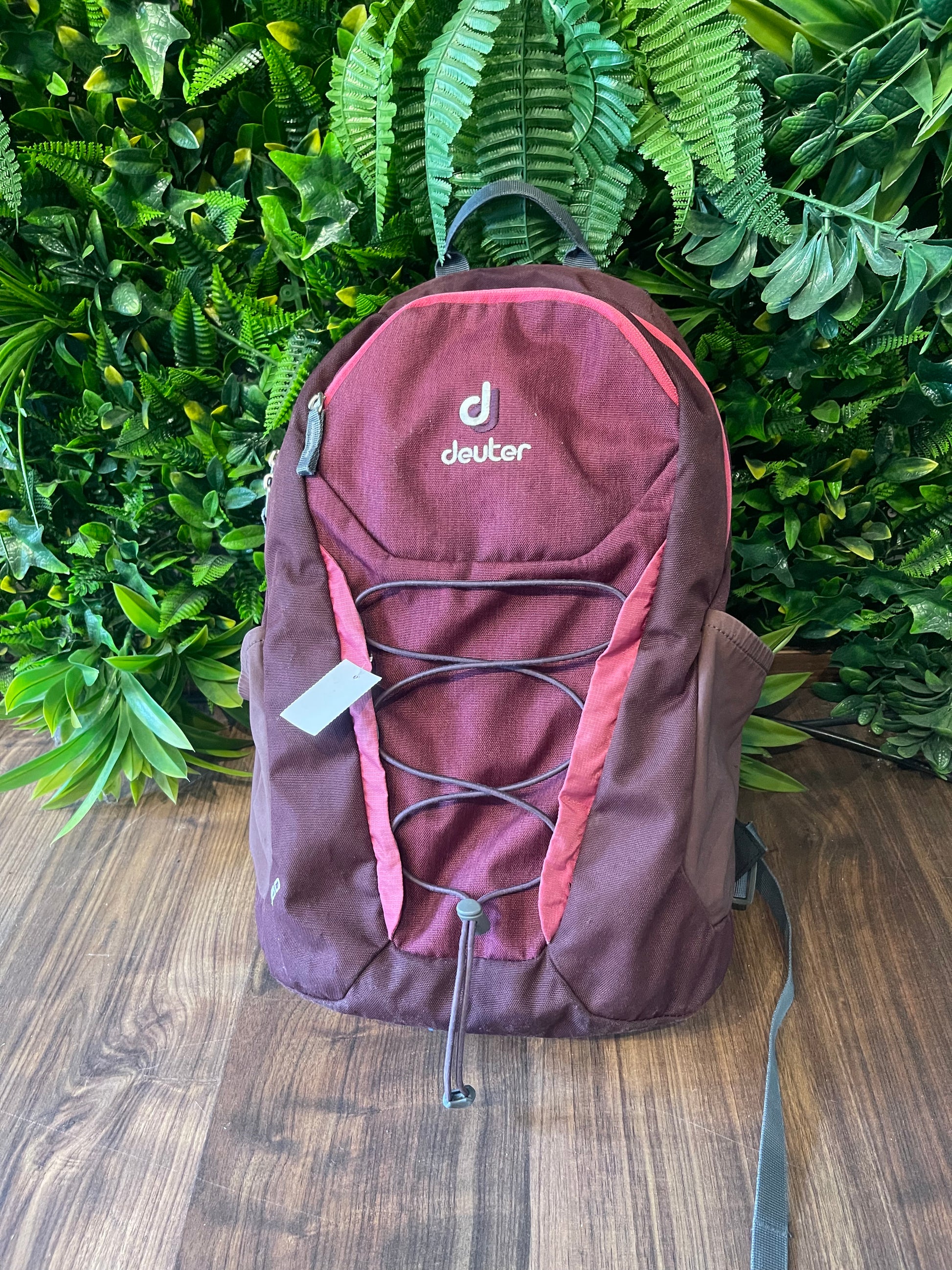 Deuter Rucksack beerenfarbig AirStripes - wanderlich.com