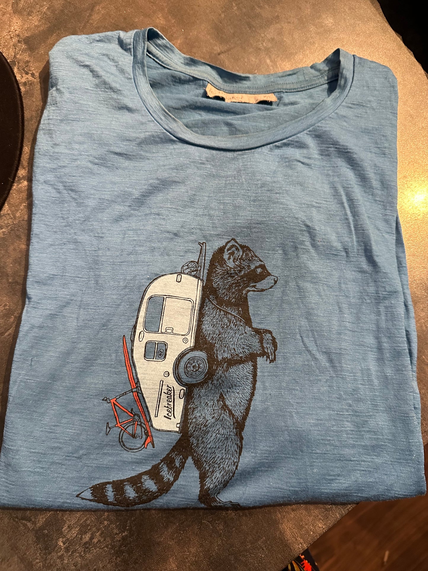 100% Merino T-Shirt von Icebreaker (XL Herren) blau Print Waschbär - wanderlich.com