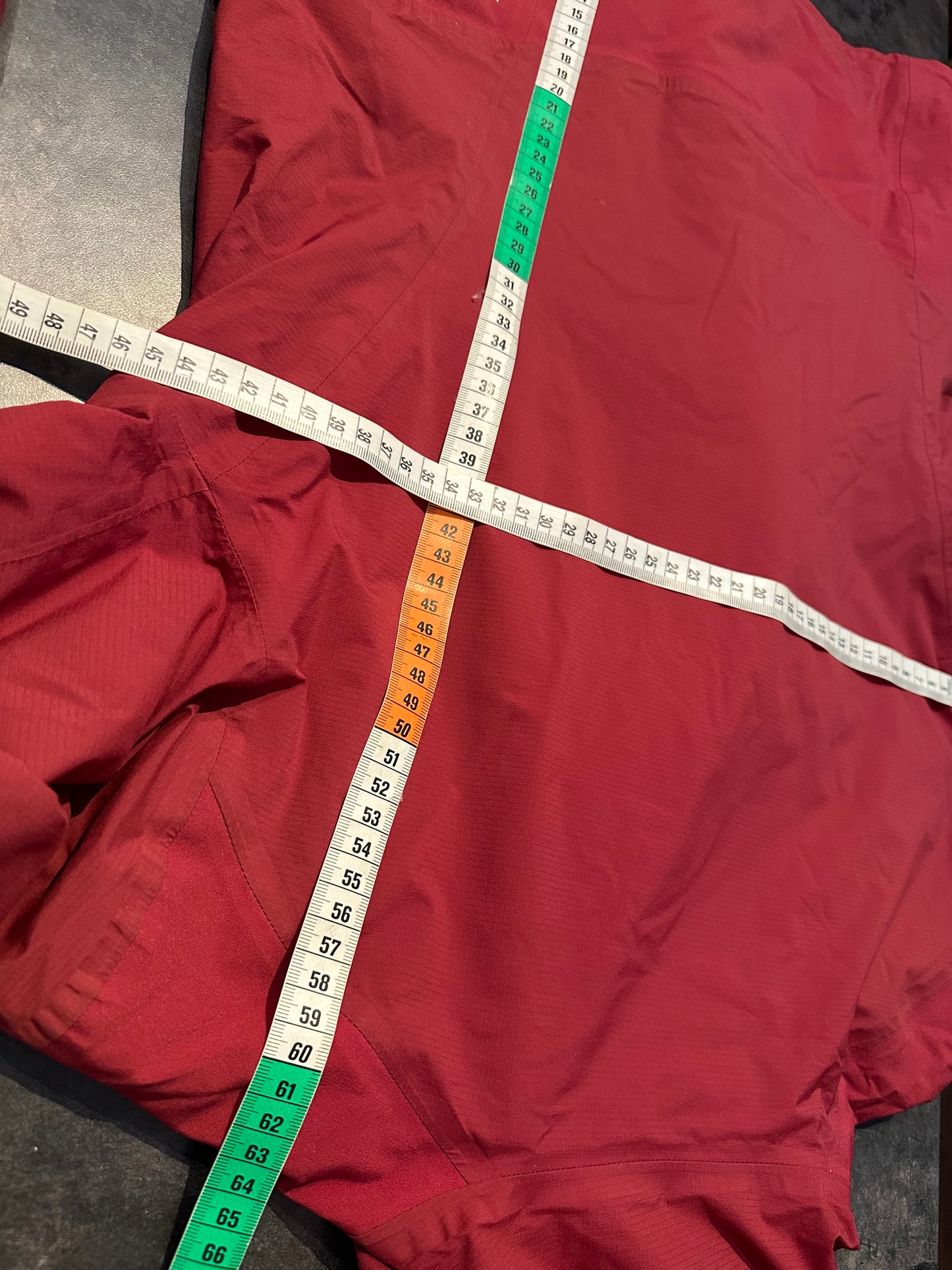 Wasserdichte Ortovox Jacke mit Wolle gefüttert (S Damen) bordeaux