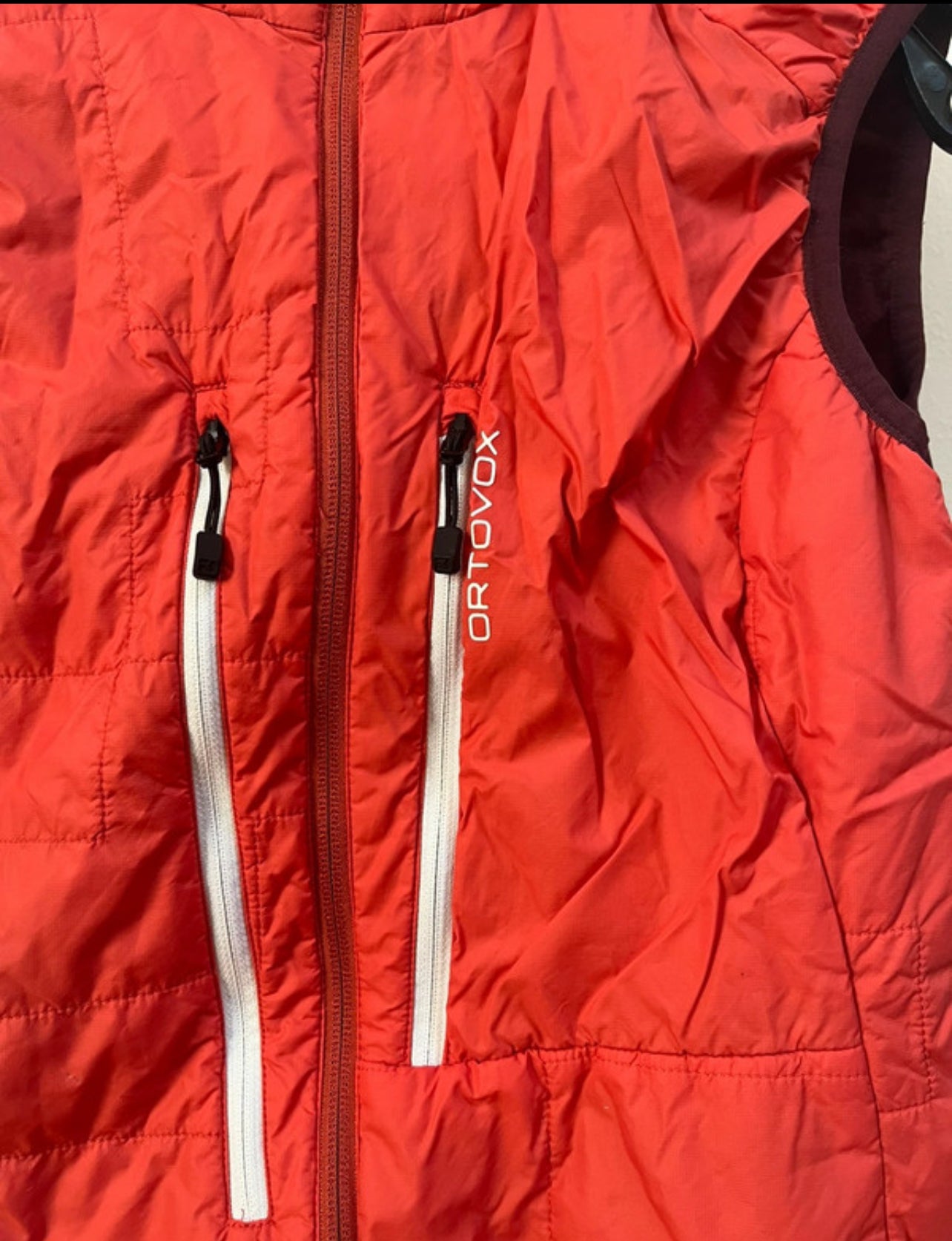 Kapuzen Weste von Ortovox Swisswool (L Damen) korallenrot