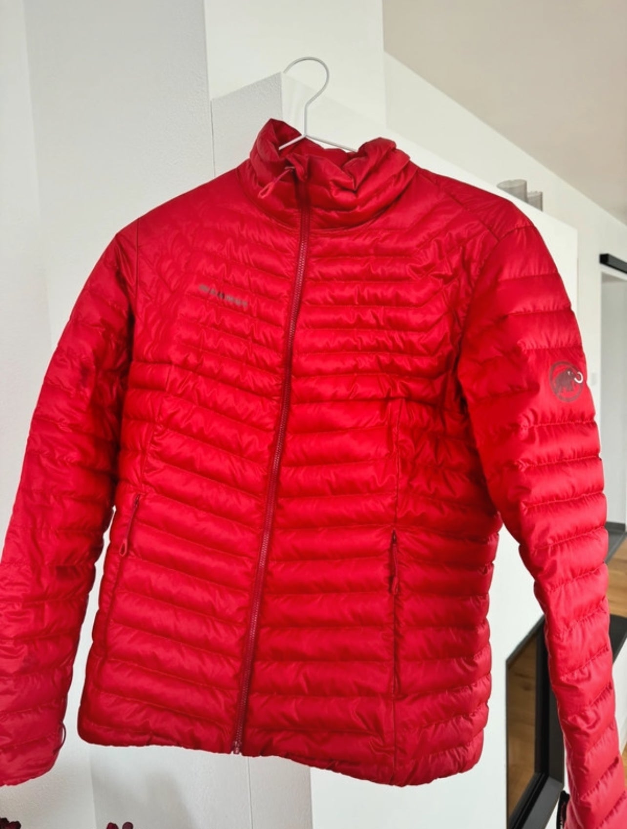 Daunen- Jacke von Mammut (XS und S Damen) rot