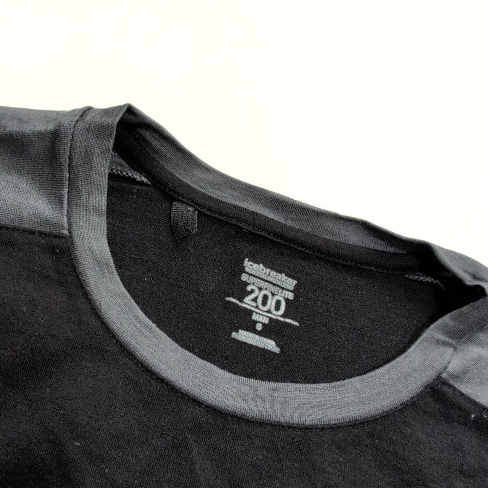 Longsleeve von Icebreaker Merino 200 (S Herren) grau schwarz - wanderlich.com