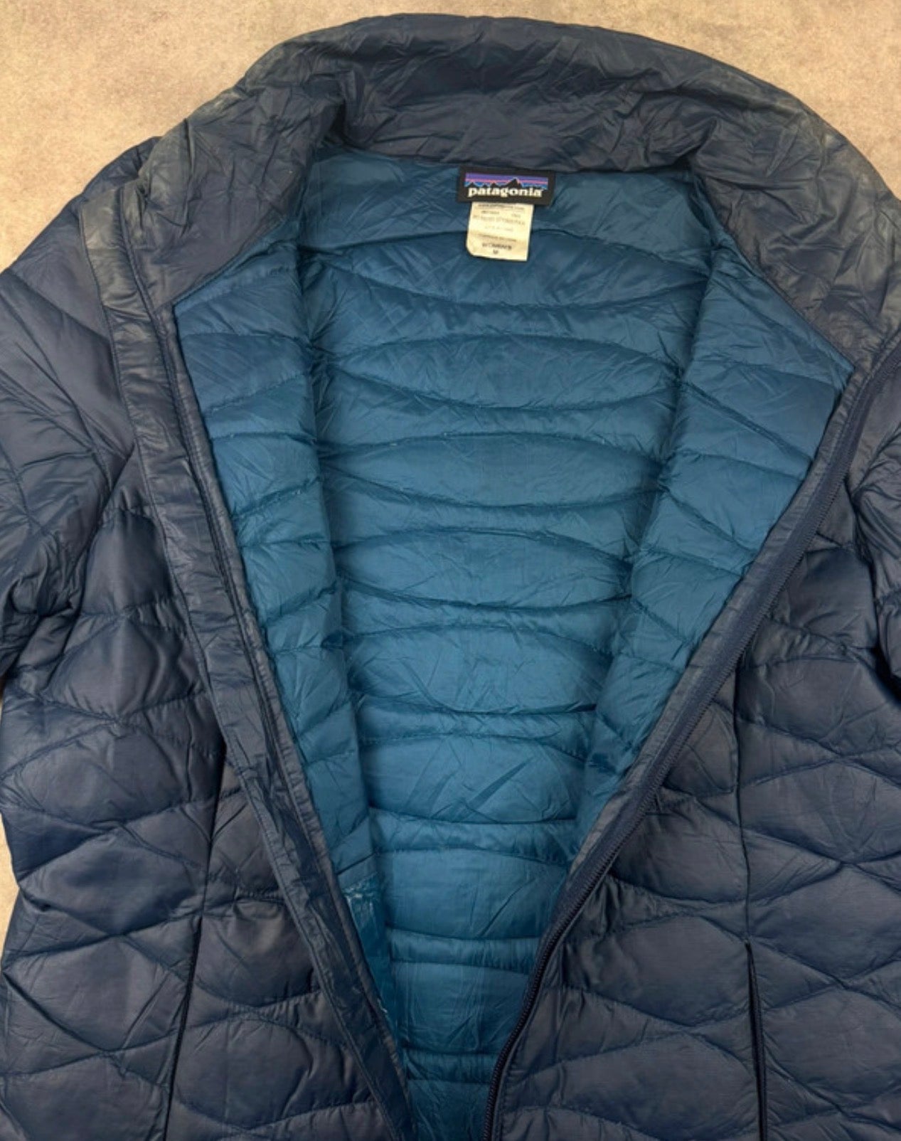 Daunen Mantel Patagonia (M Damen) Isolation Steppmantel dunkelblau - wanderlich.com