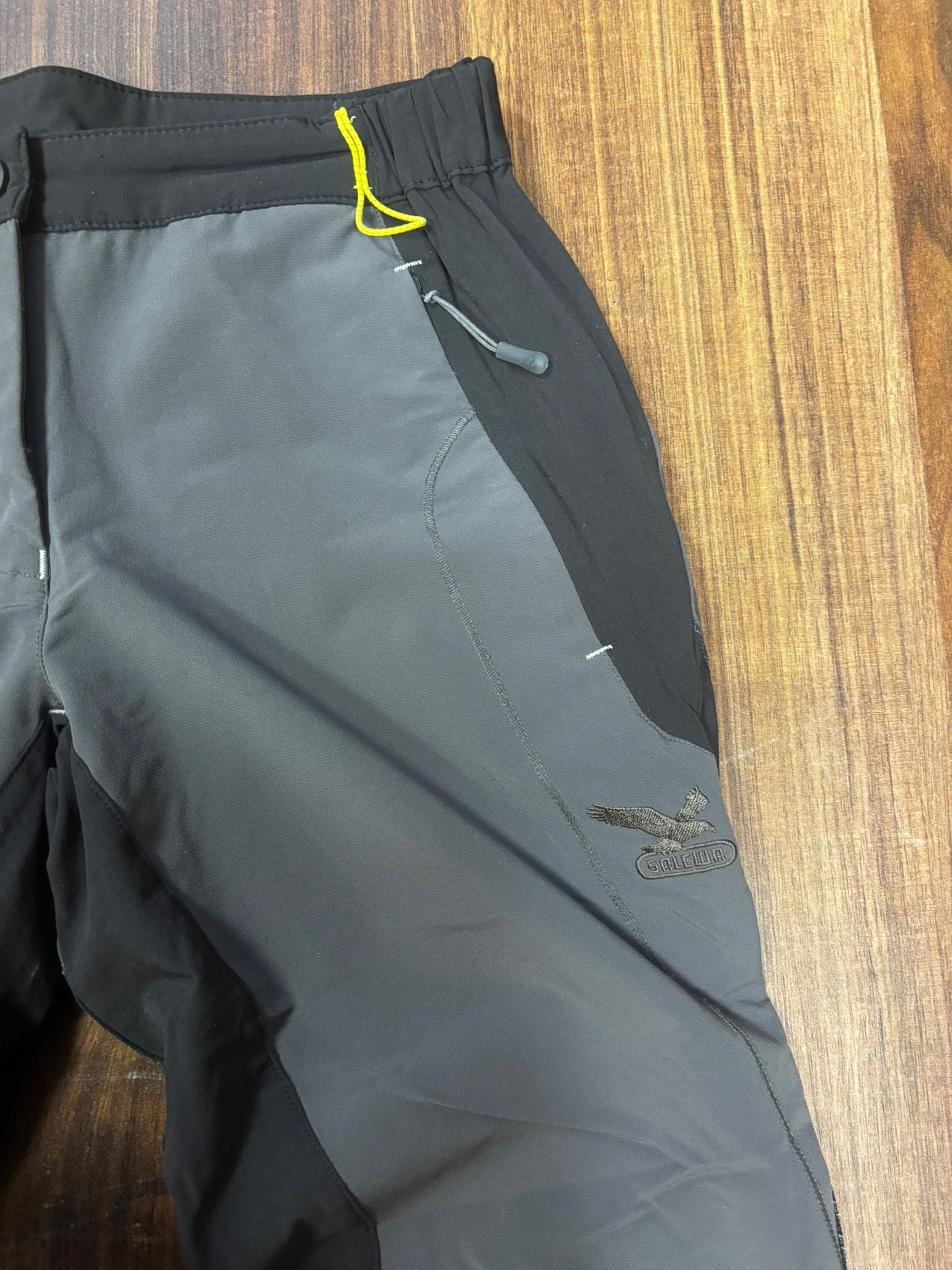 Leichte Softshell Hose von Salewa (S Herren ) grau - wanderlich.com