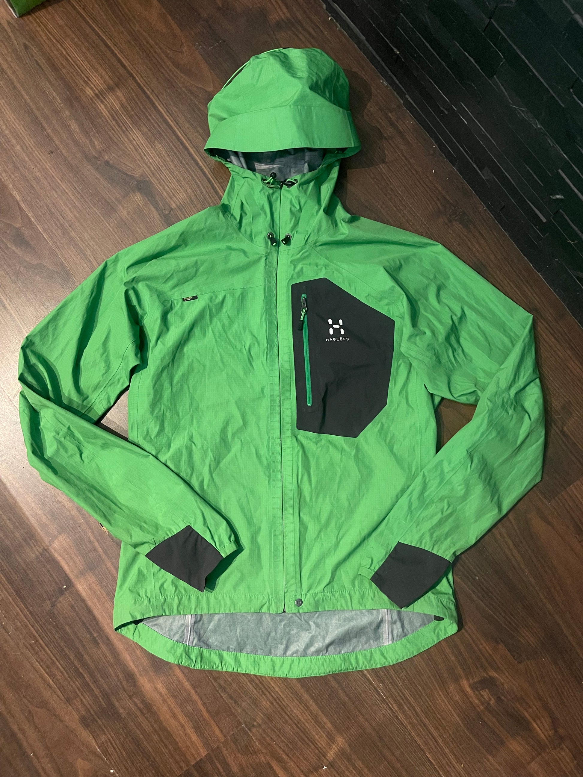 Ultraleichte Regen Jacke von Haglöfs (M Herren) Goretex grün - wanderlich.com